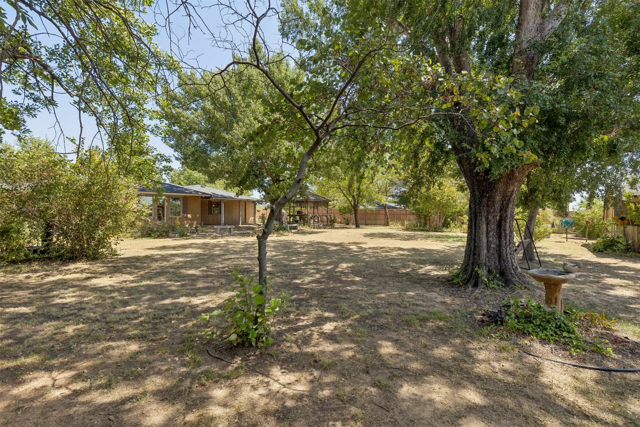 1002 Sunset Circle Yale OK 74085