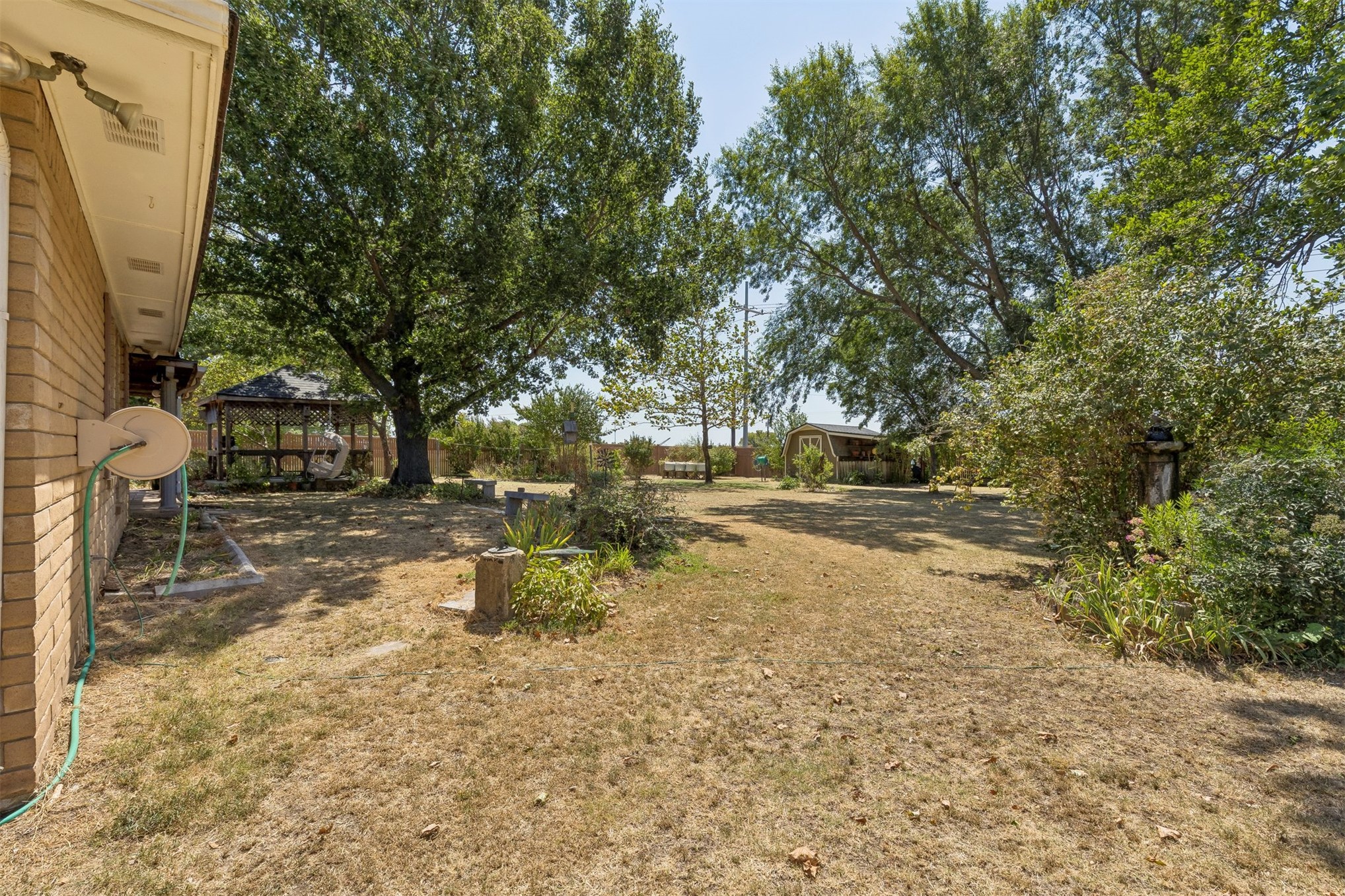 1002 Sunset Circle Yale OK 74085