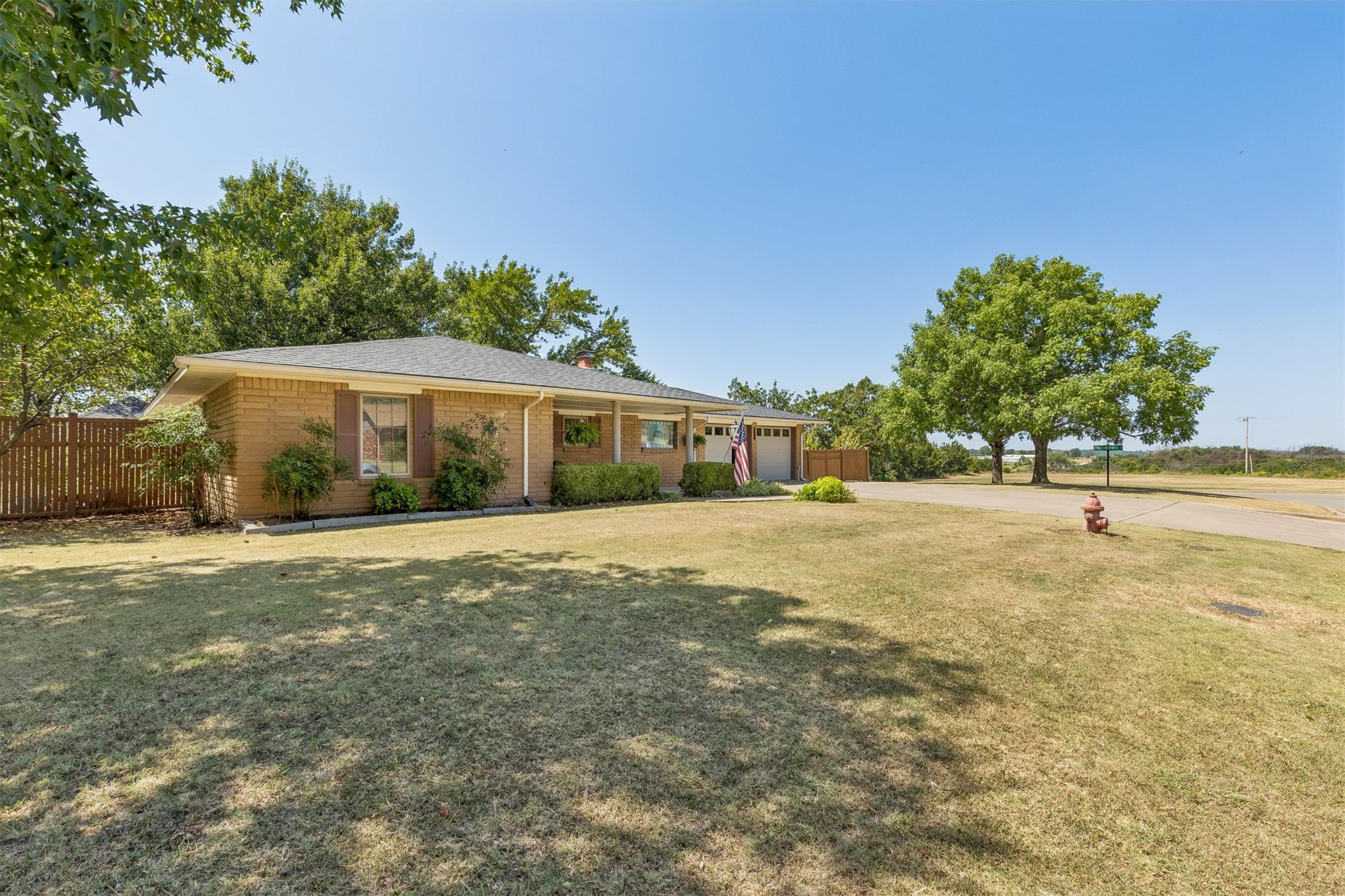 1002 Sunset Circle Yale OK 74085