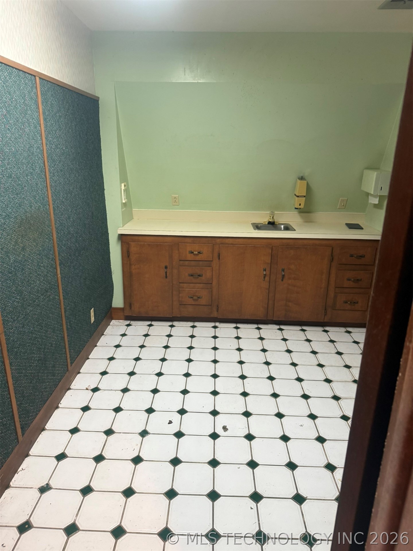 912 W Cedar Street Stilwell OK 74960