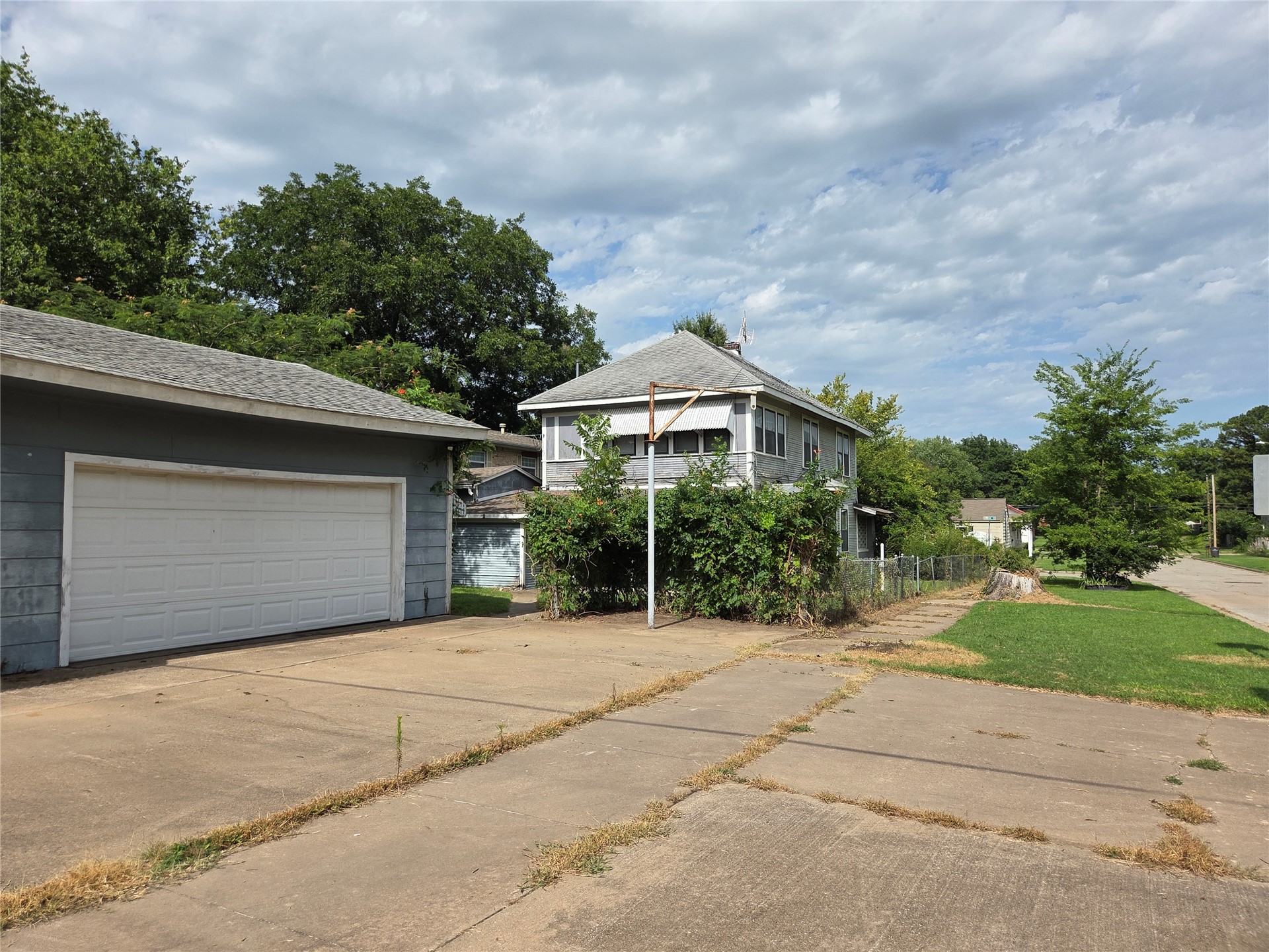 427 S Seneca Avenue Bartlesville OK 74003