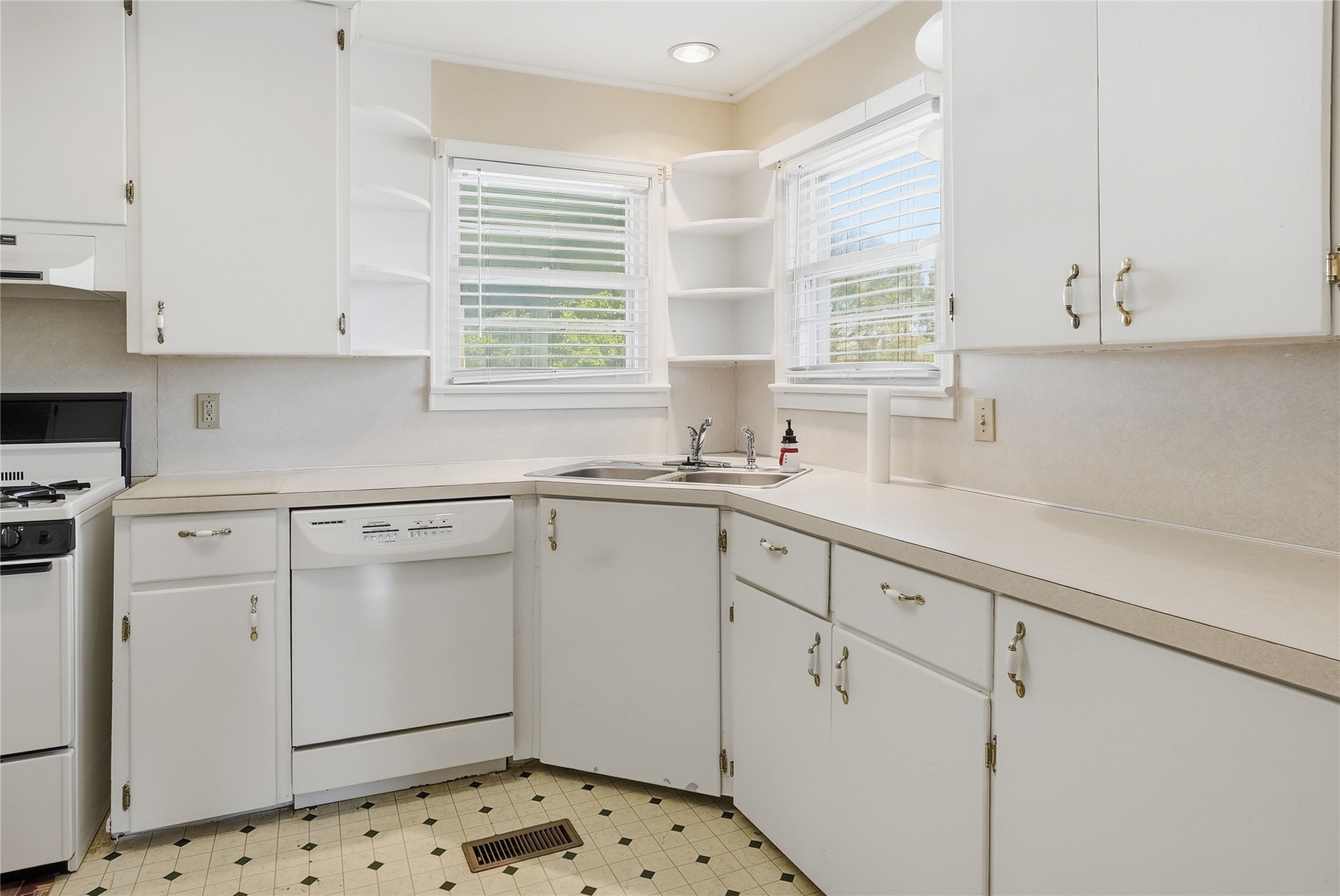 104 W Plum Stilwell OK 74960