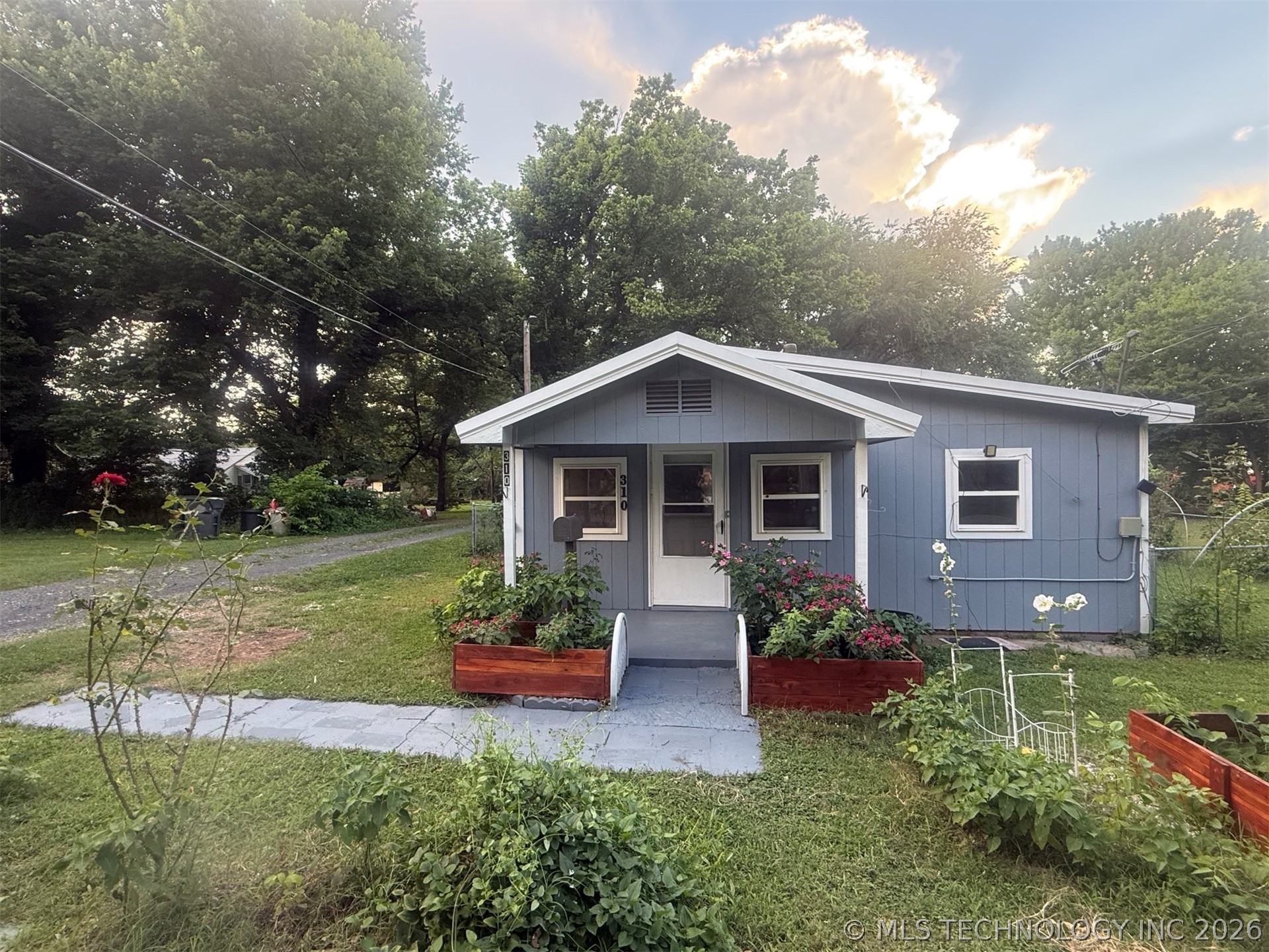 310 S Cherokee Stilwell OK 74960