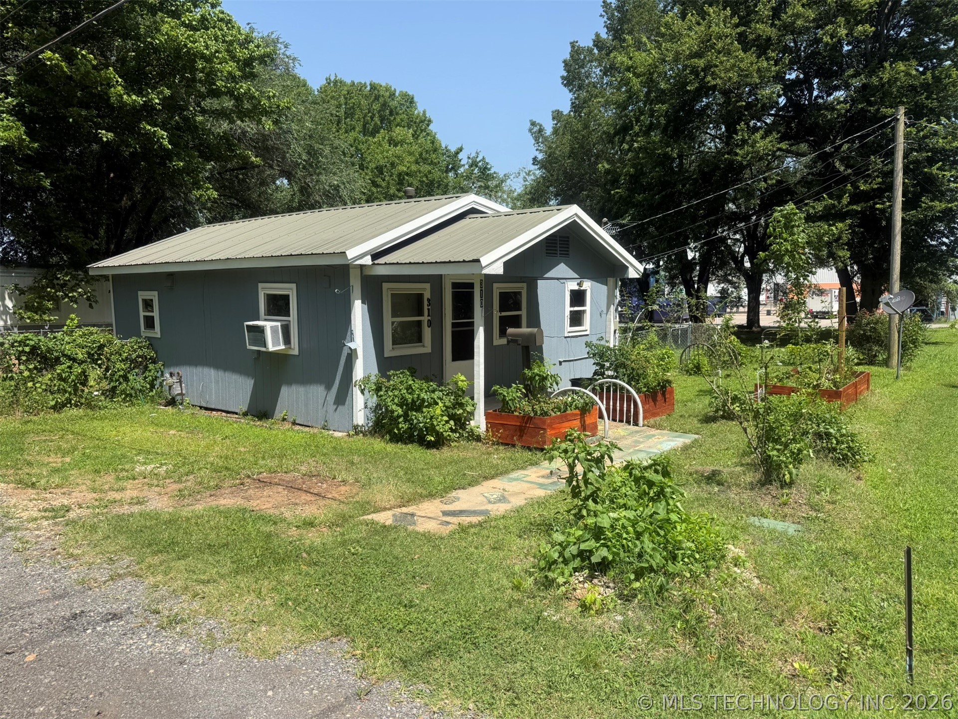 310 S Cherokee Stilwell OK 74960