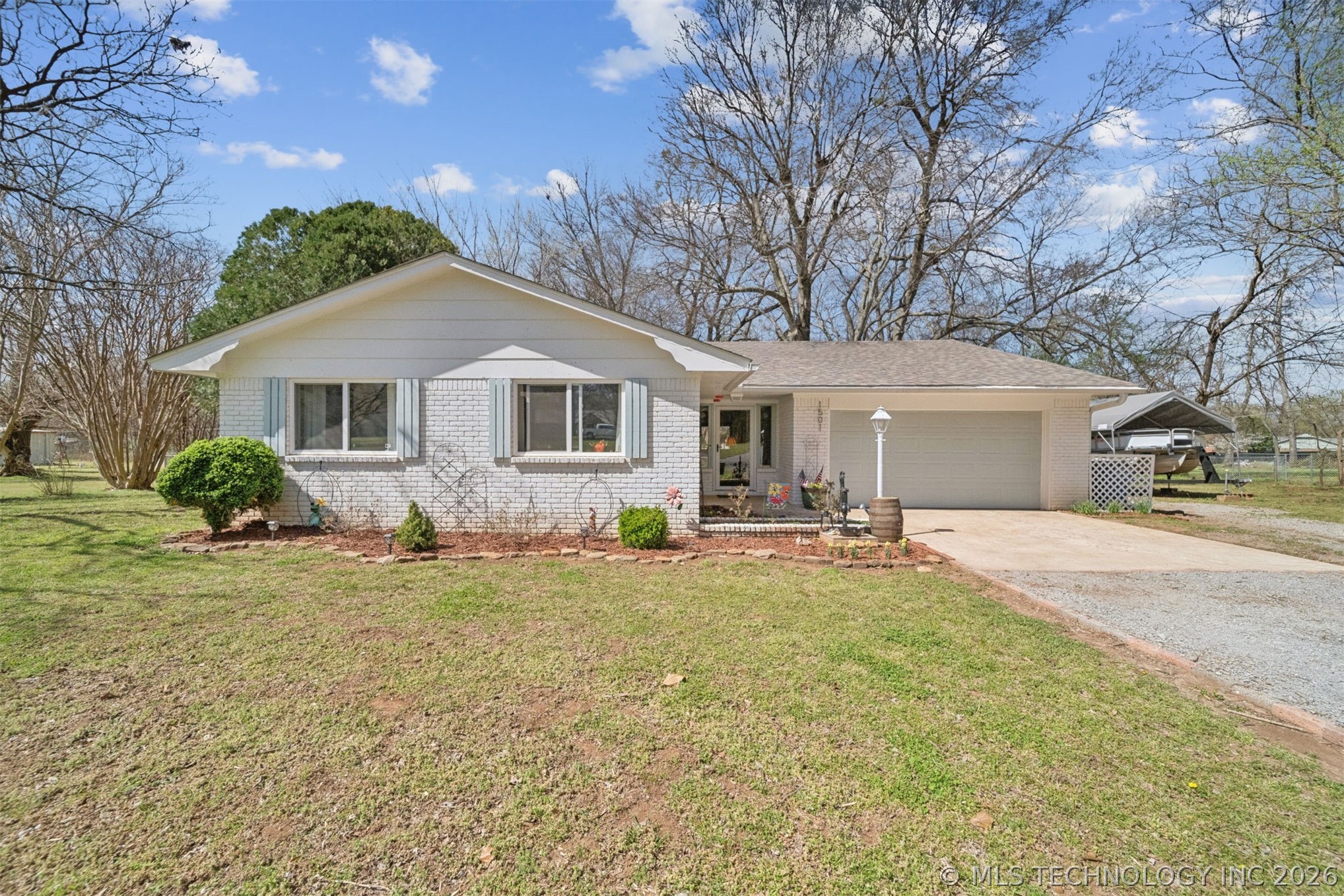1501 N Fox Street Chouteau OK 74337