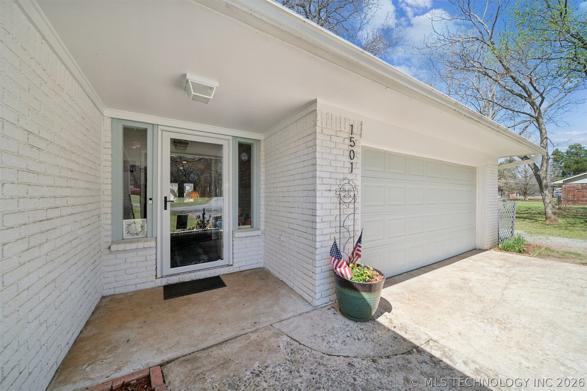 1501 N Fox Street Chouteau OK 74337