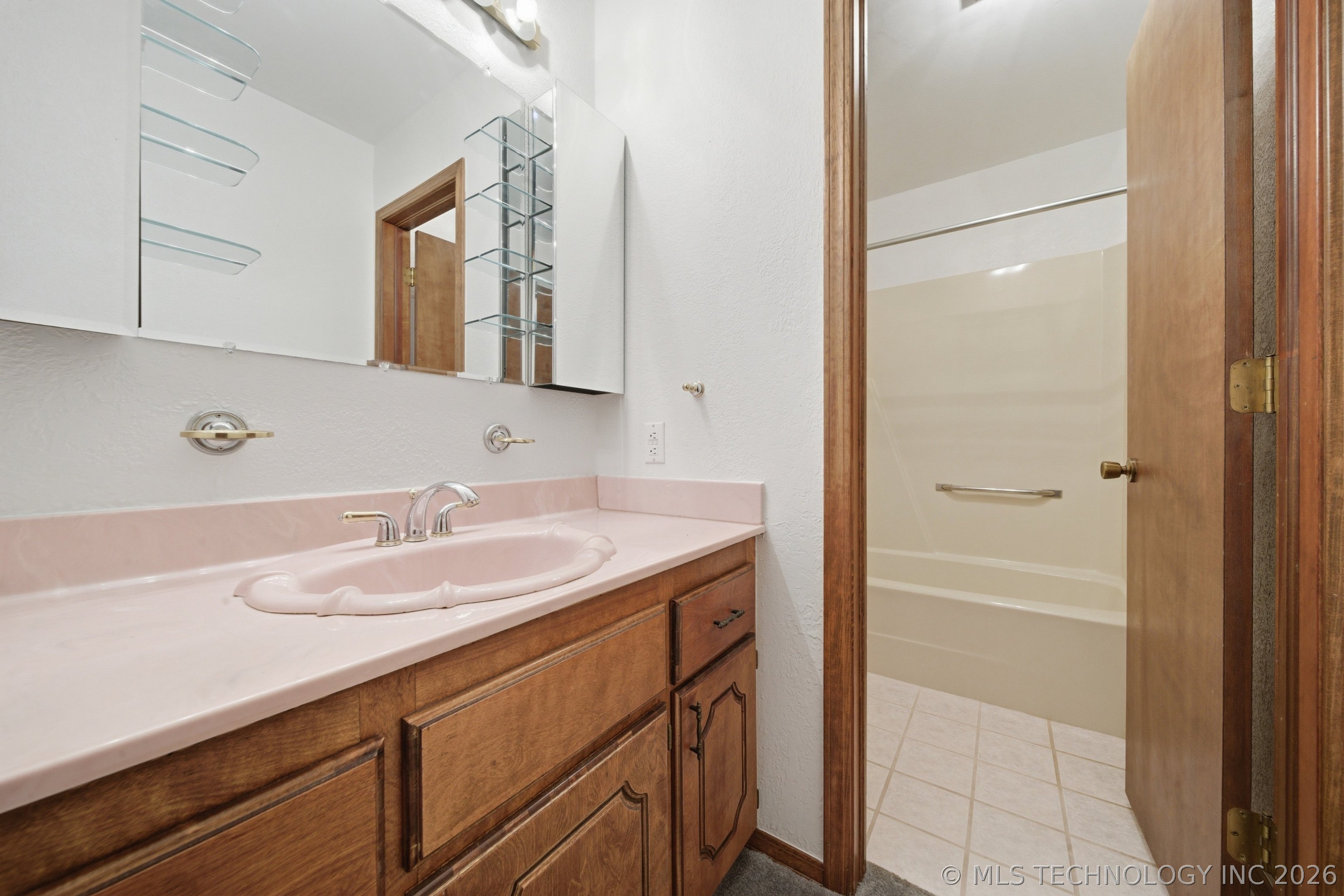 1001 N Hopi Street Chouteau OK 74337