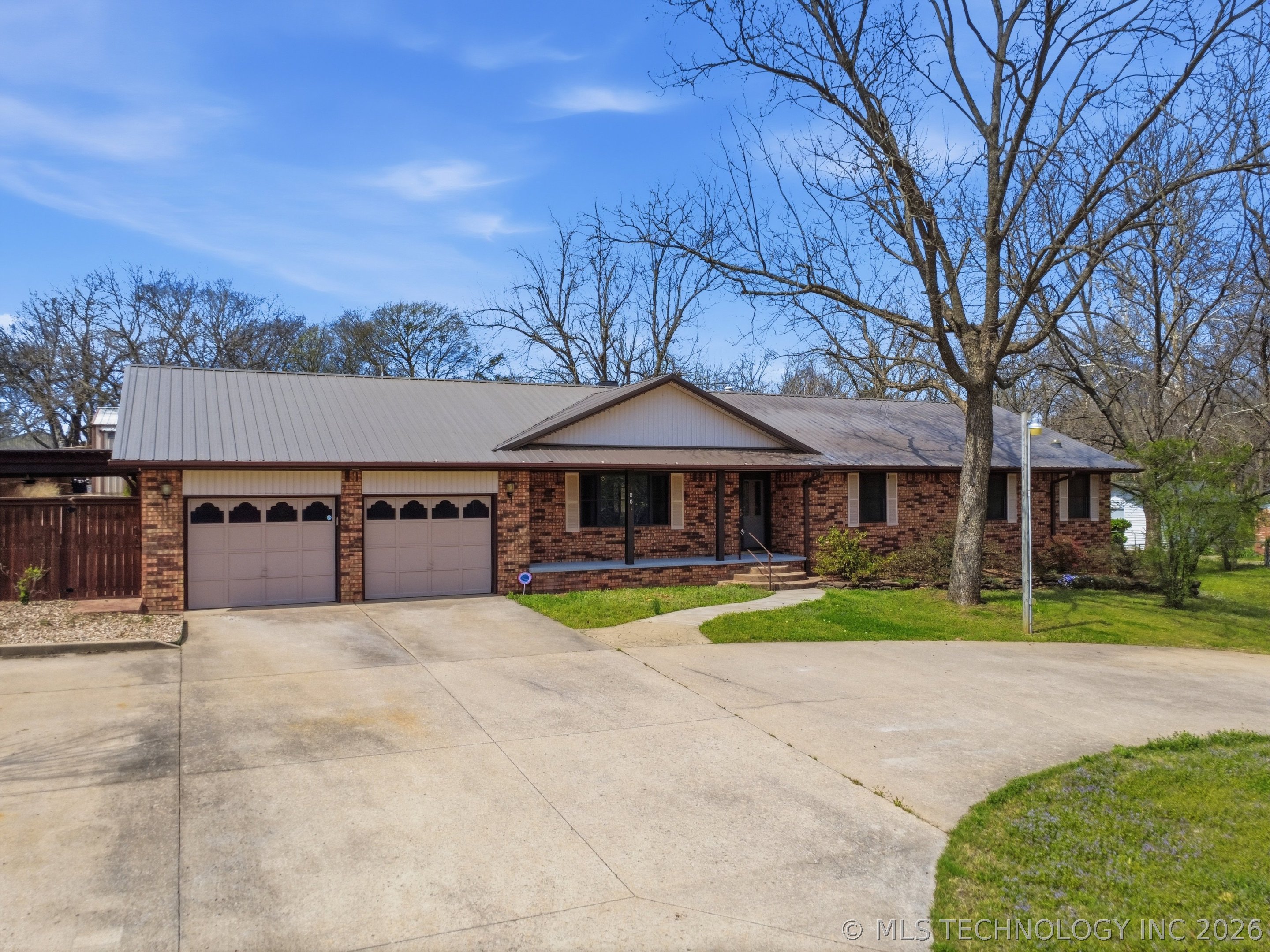 1001 N Hopi Street Chouteau OK 74337