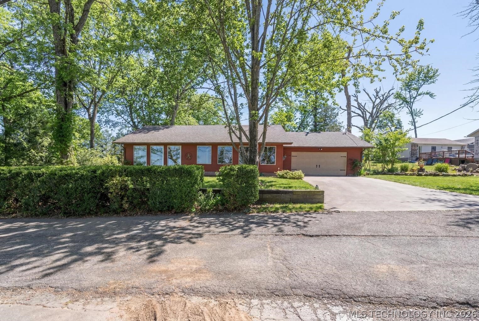 1106 Red Bud Drive Grove OK 74344