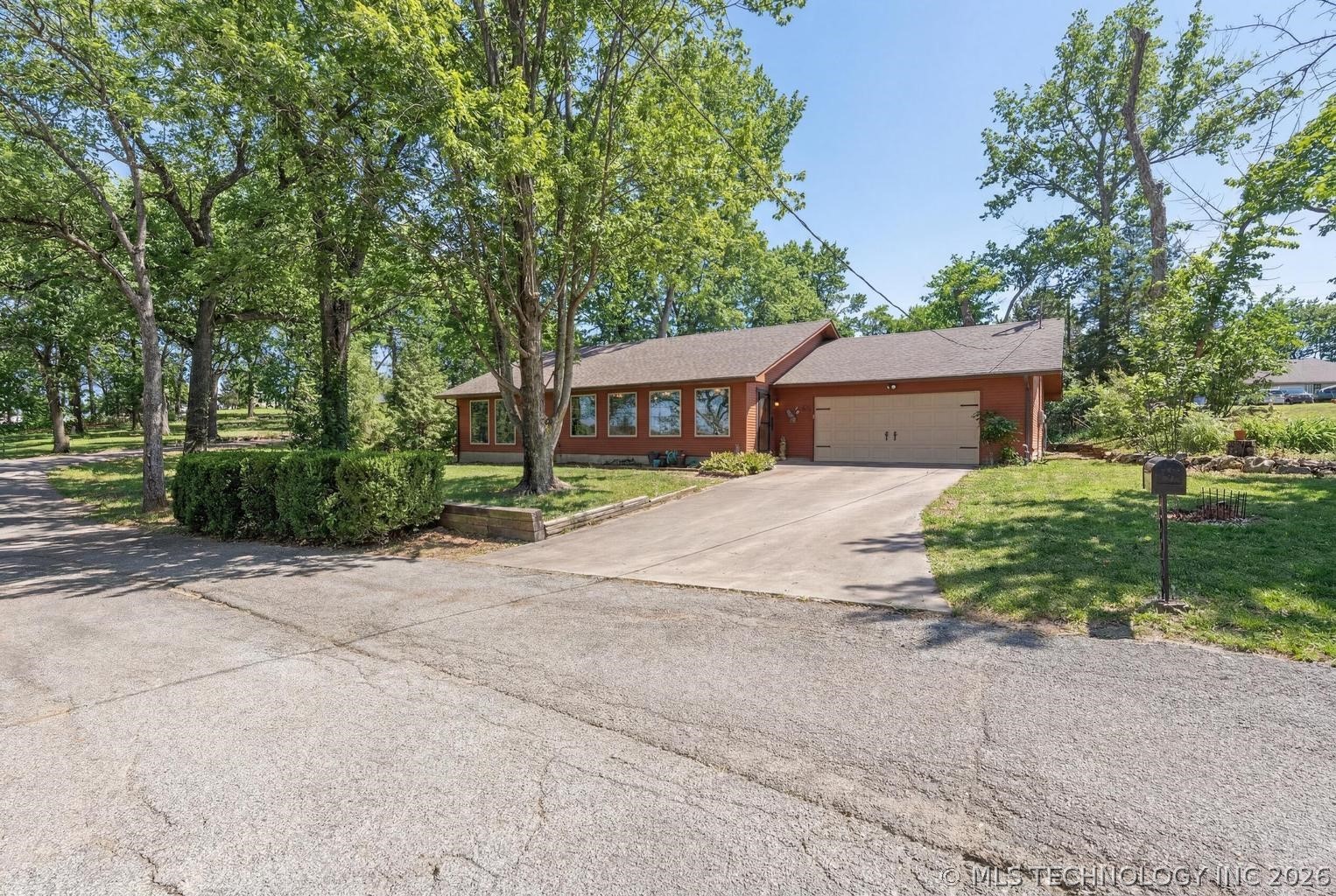 1106 Red Bud Drive Grove OK 74344