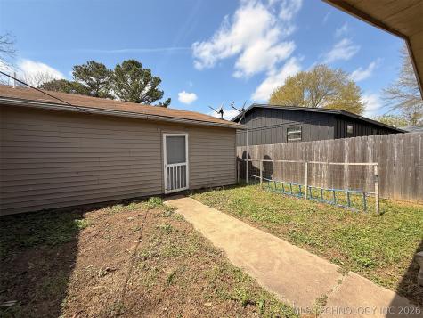 605 W Blair Avenue Wilburton OK 74578