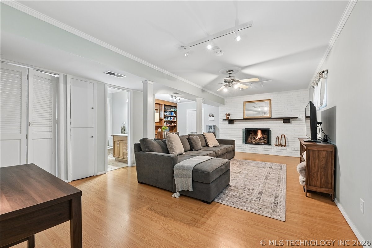 5941 E 25th Place Tulsa OK 74114