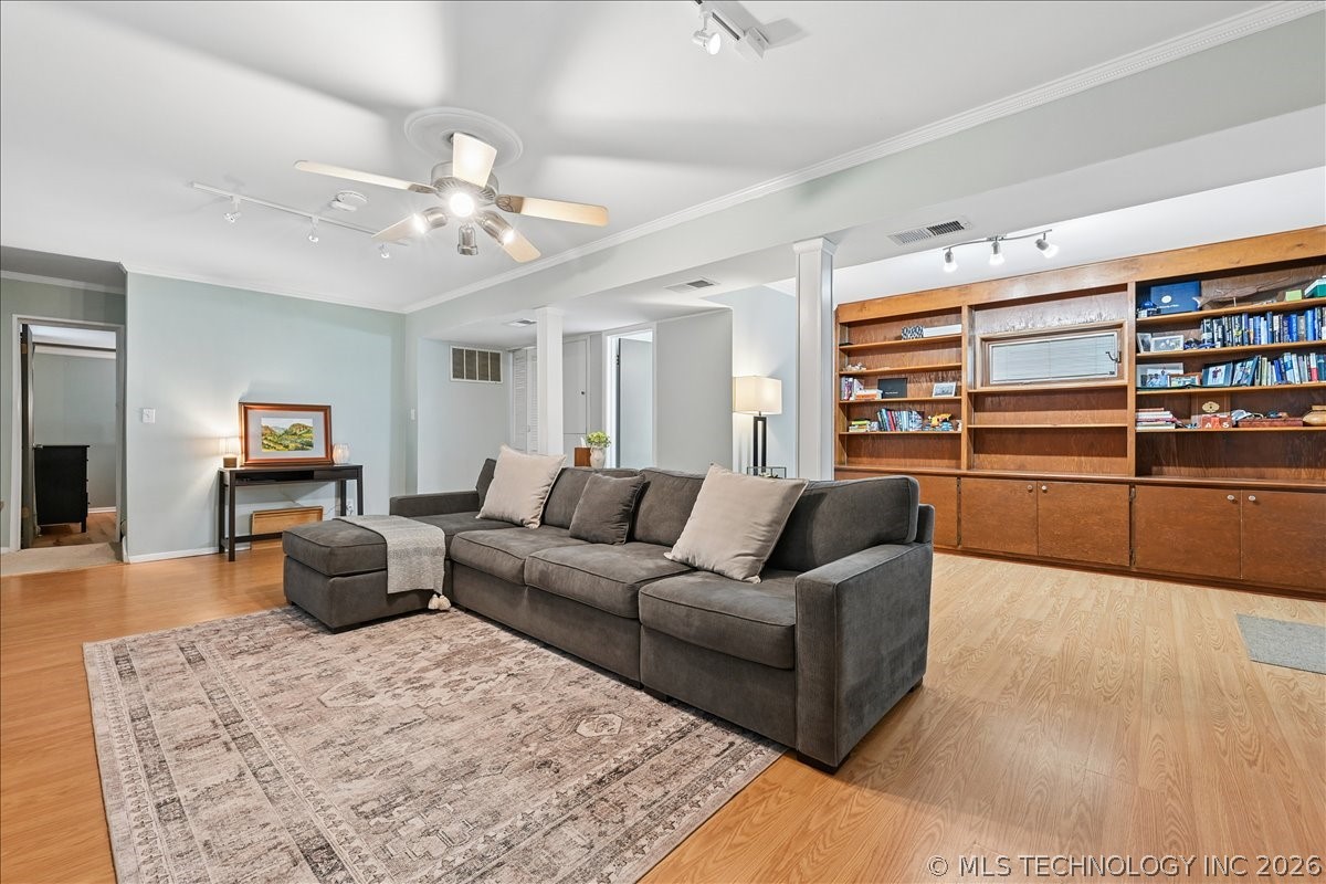 5941 E 25th Place Tulsa OK 74114