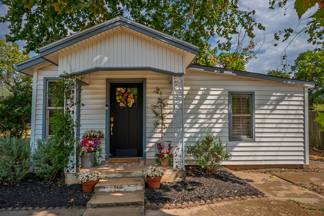 608 W Coleman Colbert OK 74733