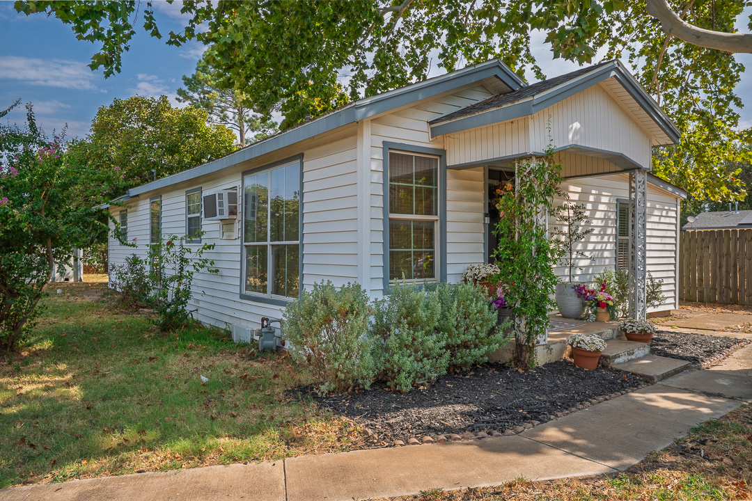 608 W Coleman Colbert OK 74733