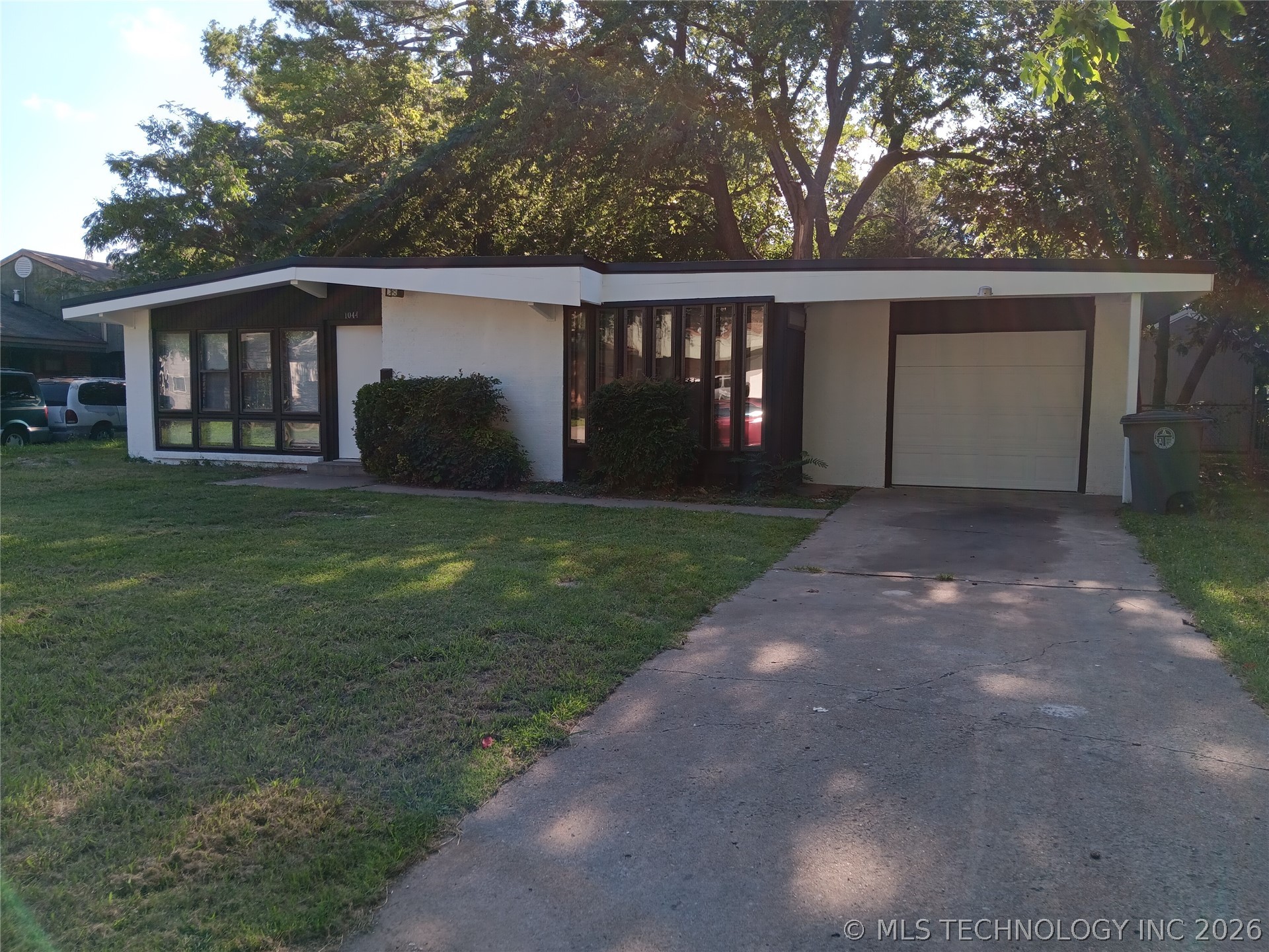 1044 N 77th Eastavenue Tulsa OK 74115