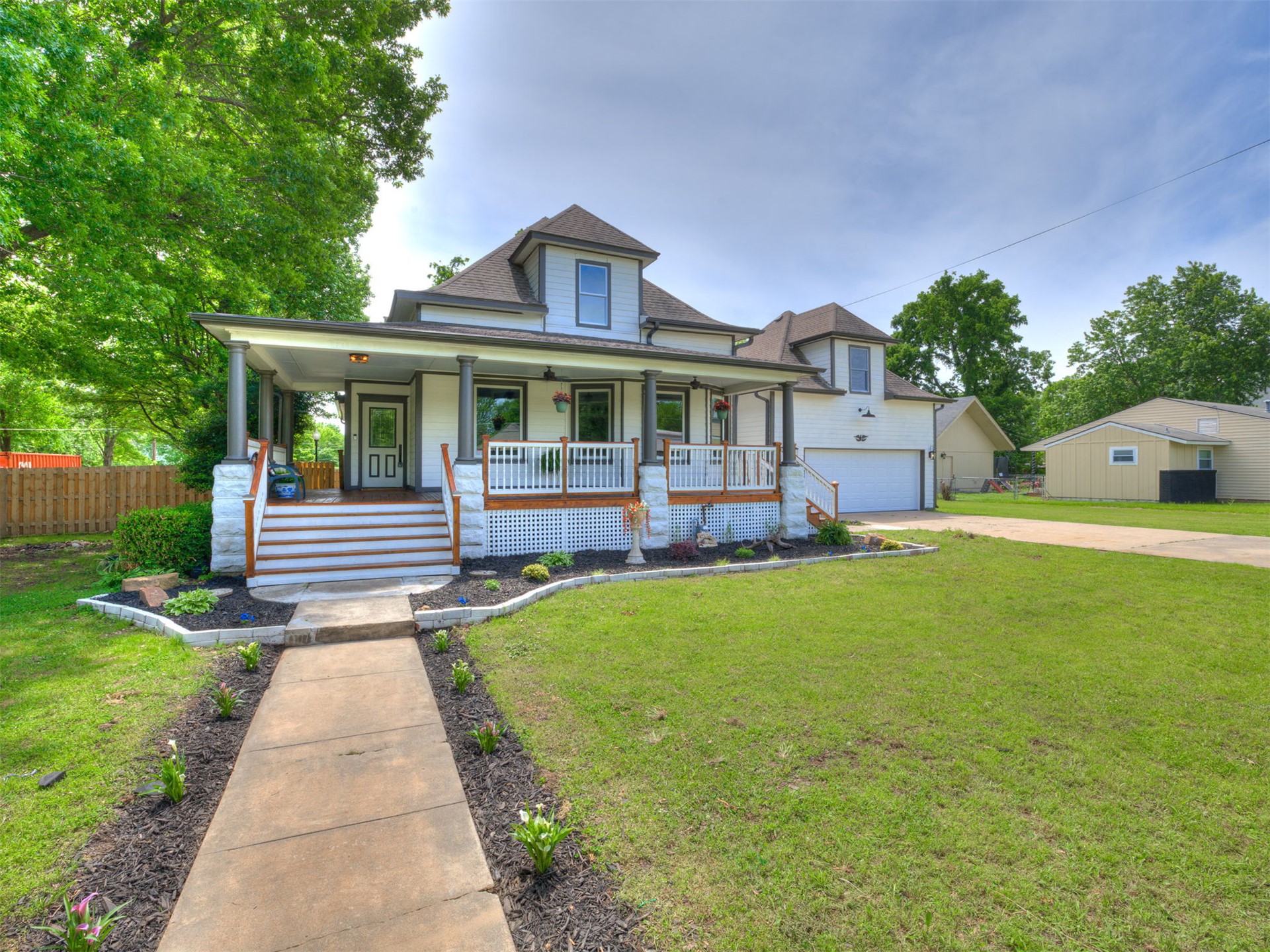 908 3rd Street Wagoner OK 74477