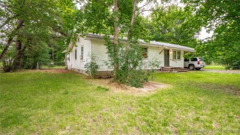 809 Carbon Avenue Hartshorne OK 74547