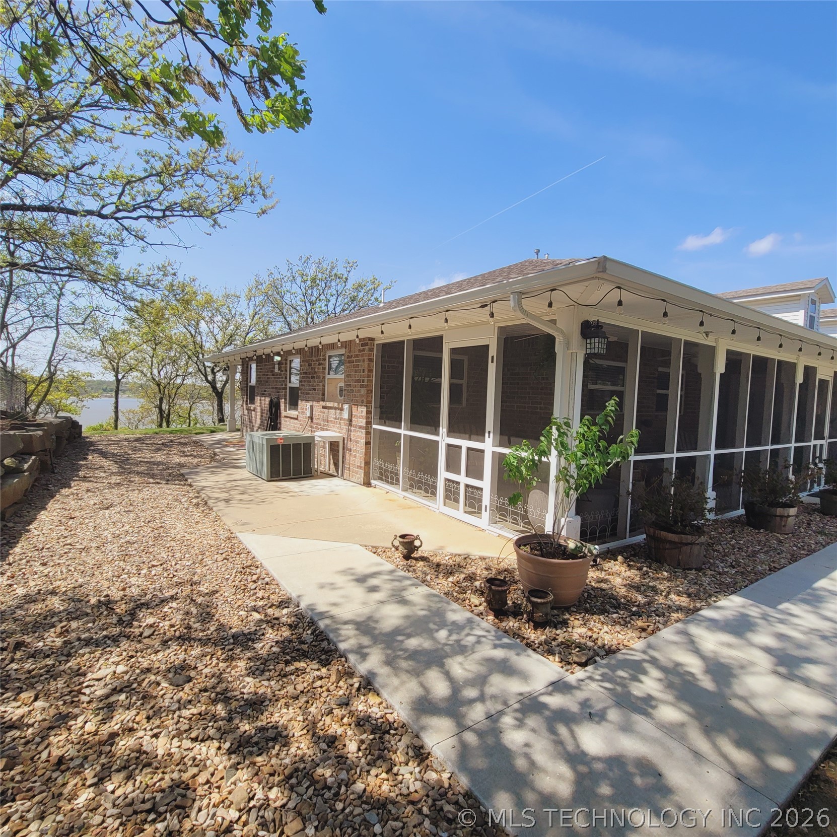 324 Falcon Lane Eufaula OK 74432