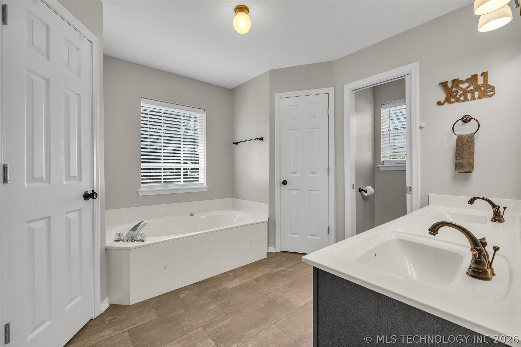 3712 Silver Oak Court Tulsa OK 74107