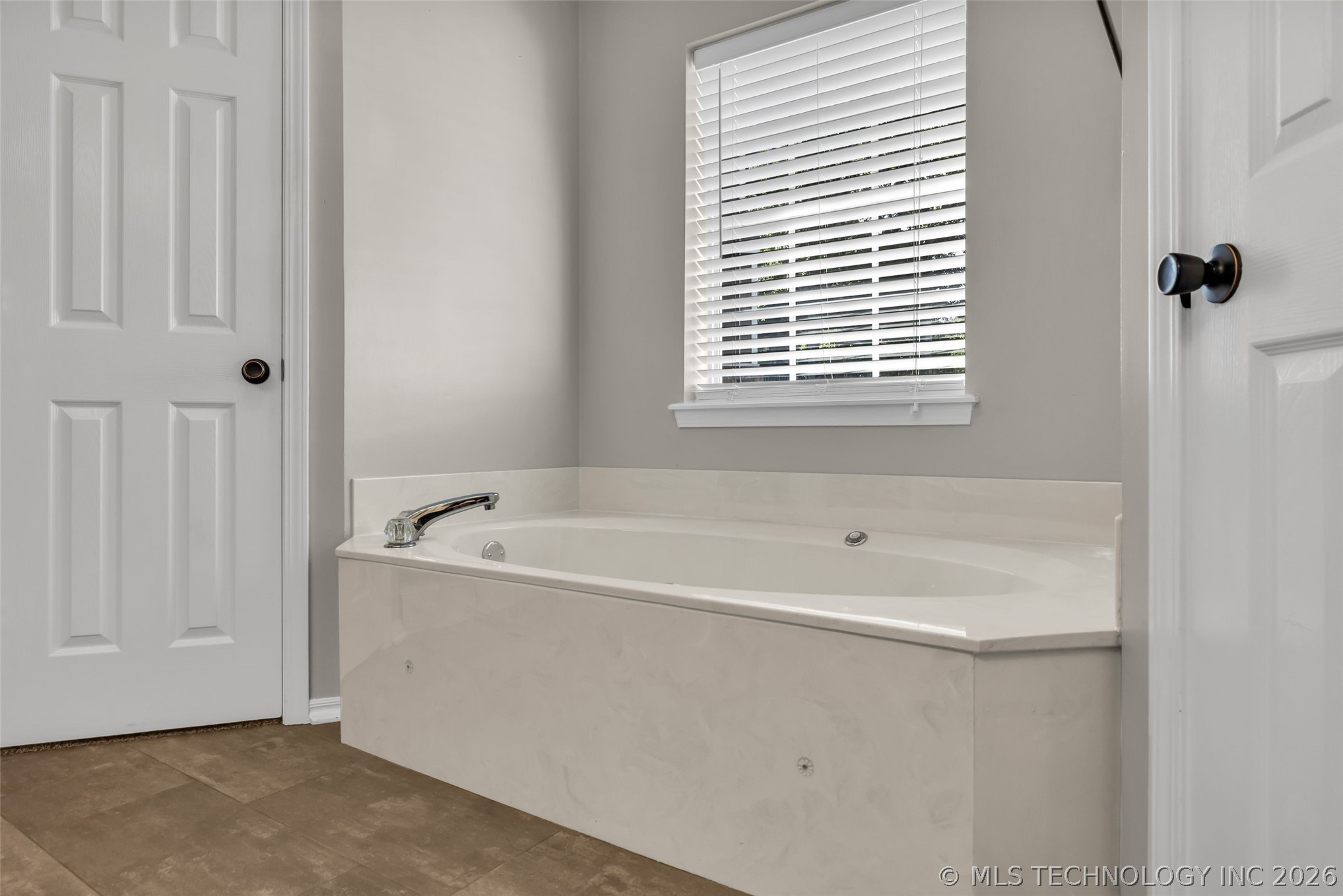 3712 Silver Oak Court Tulsa OK 74107