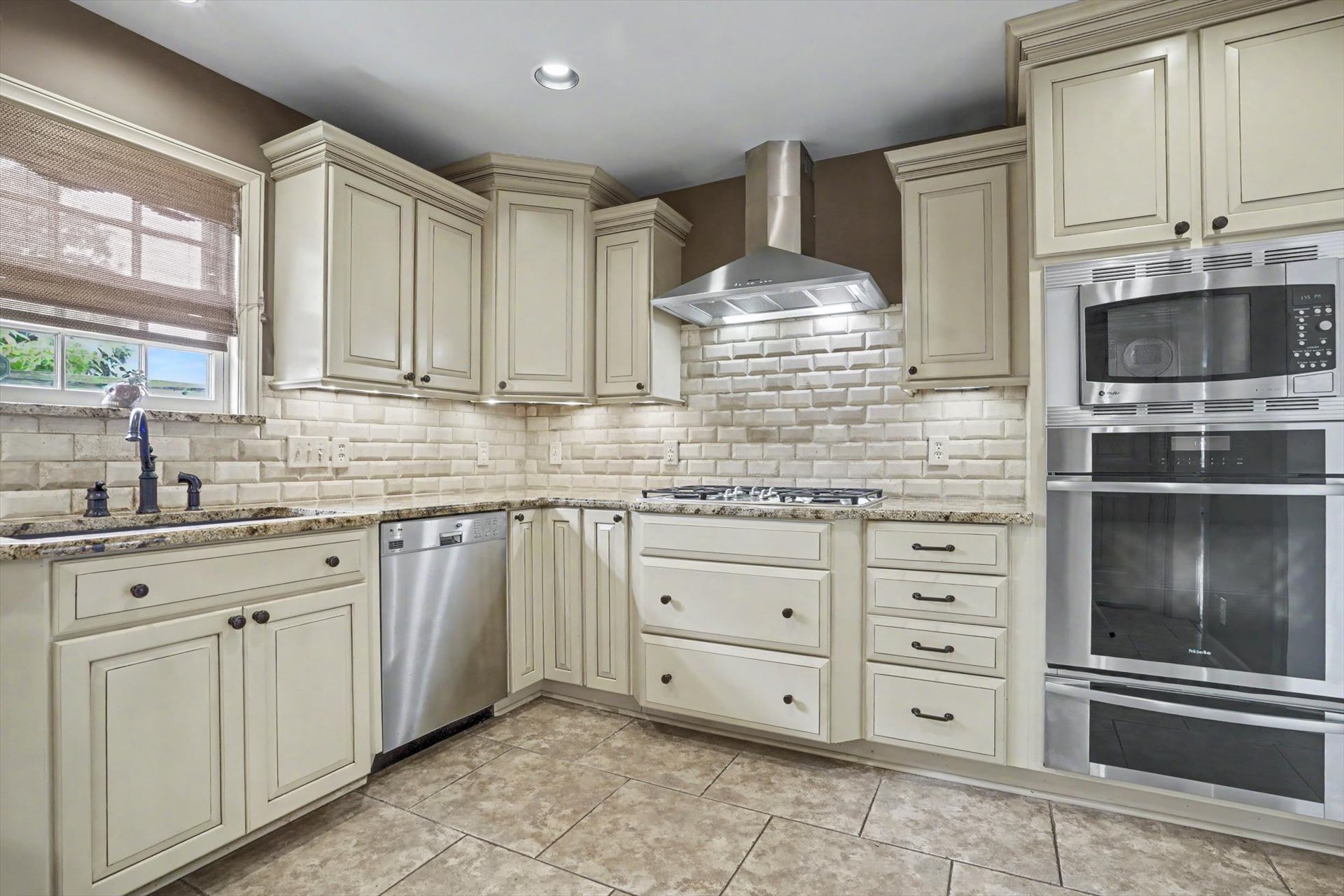 1821 Columbia Avenue Tulsa OK 74114