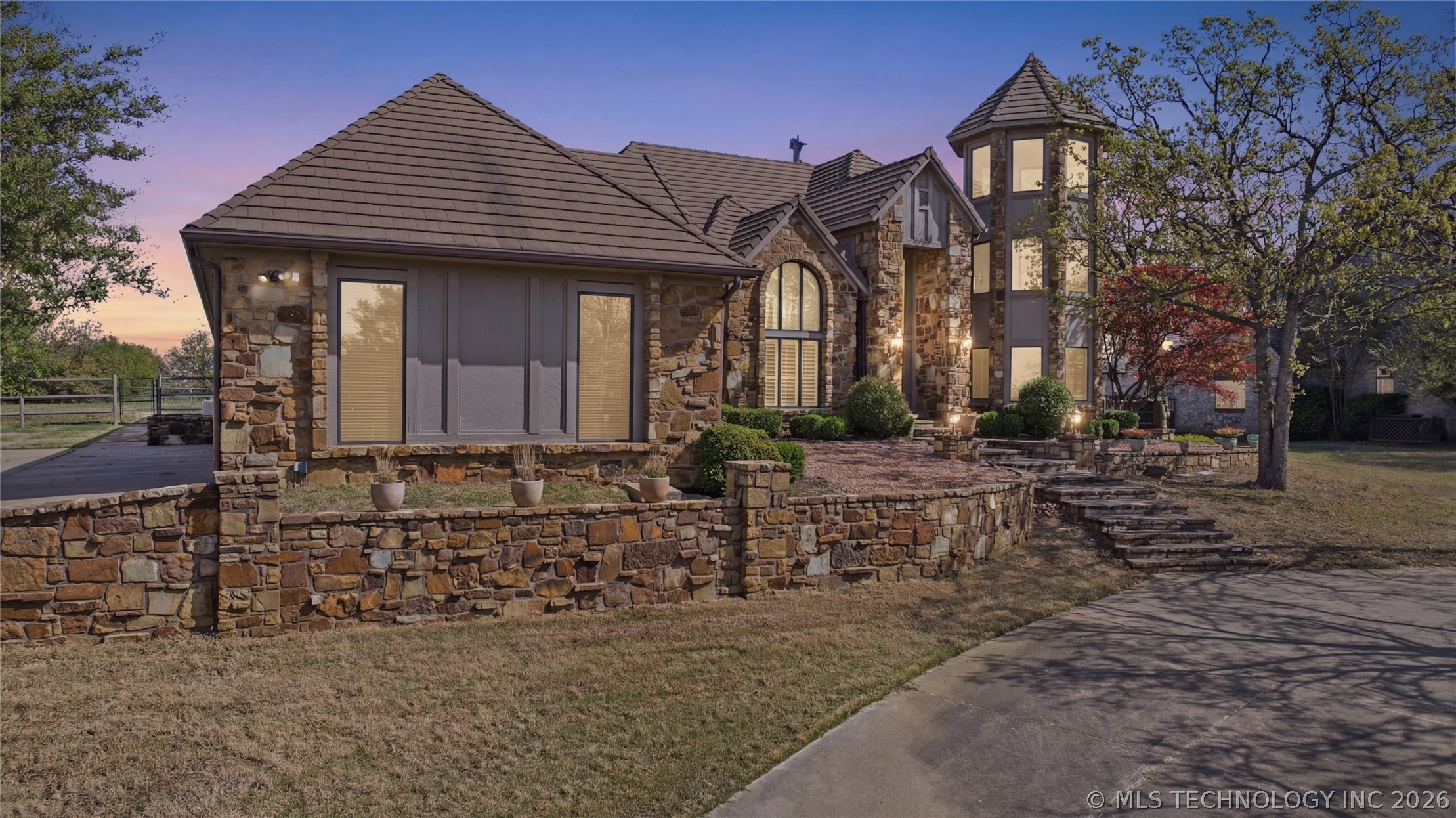 4825 W Oak Leaf Drive Tulsa OK 74132
