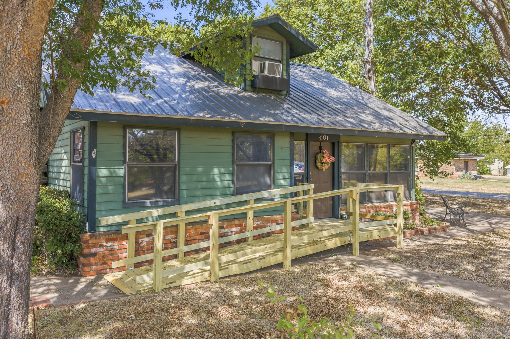 401 S 10th Street Comanche OK 73529