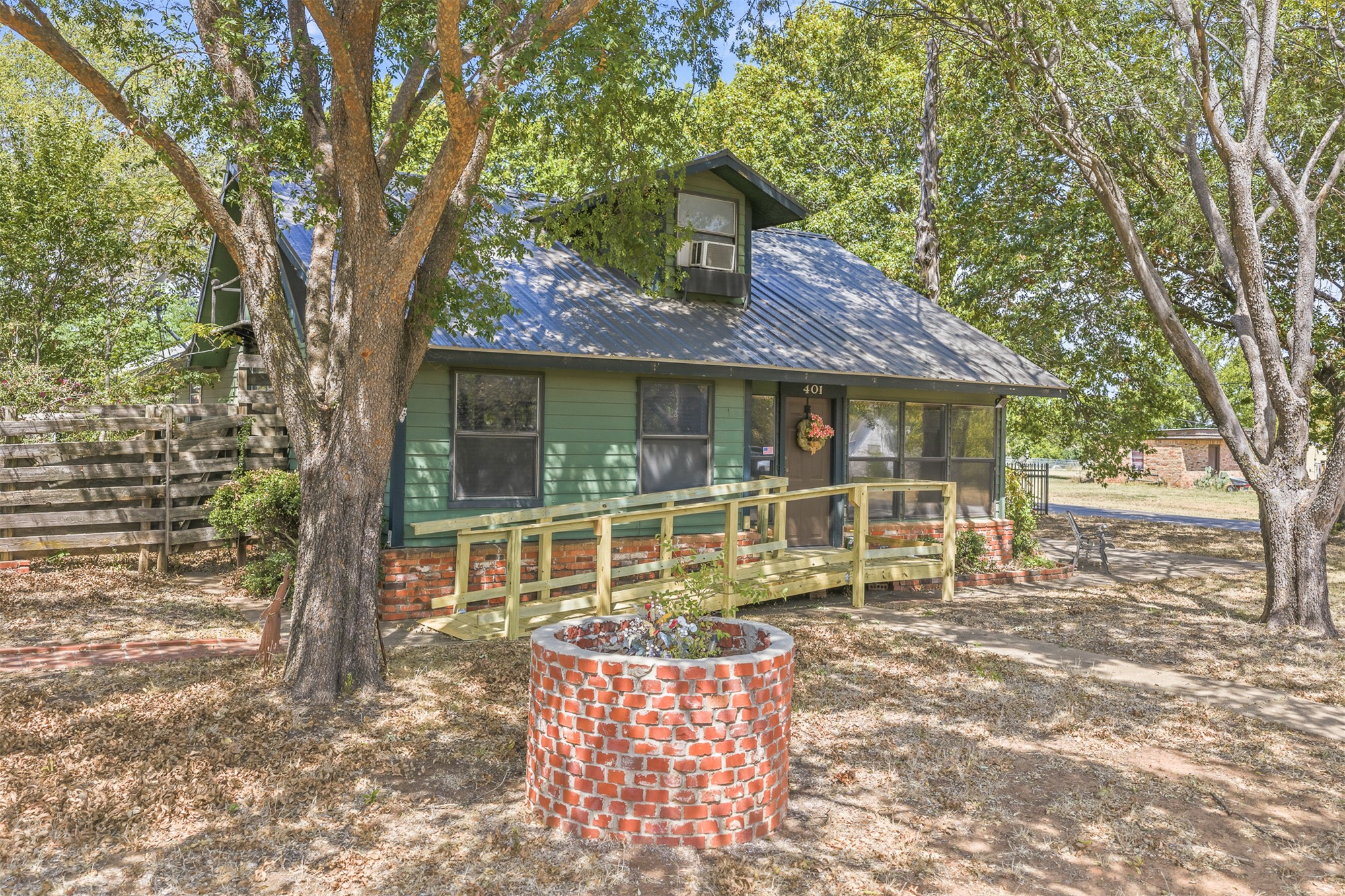 401 S 10th Street Comanche OK 73529