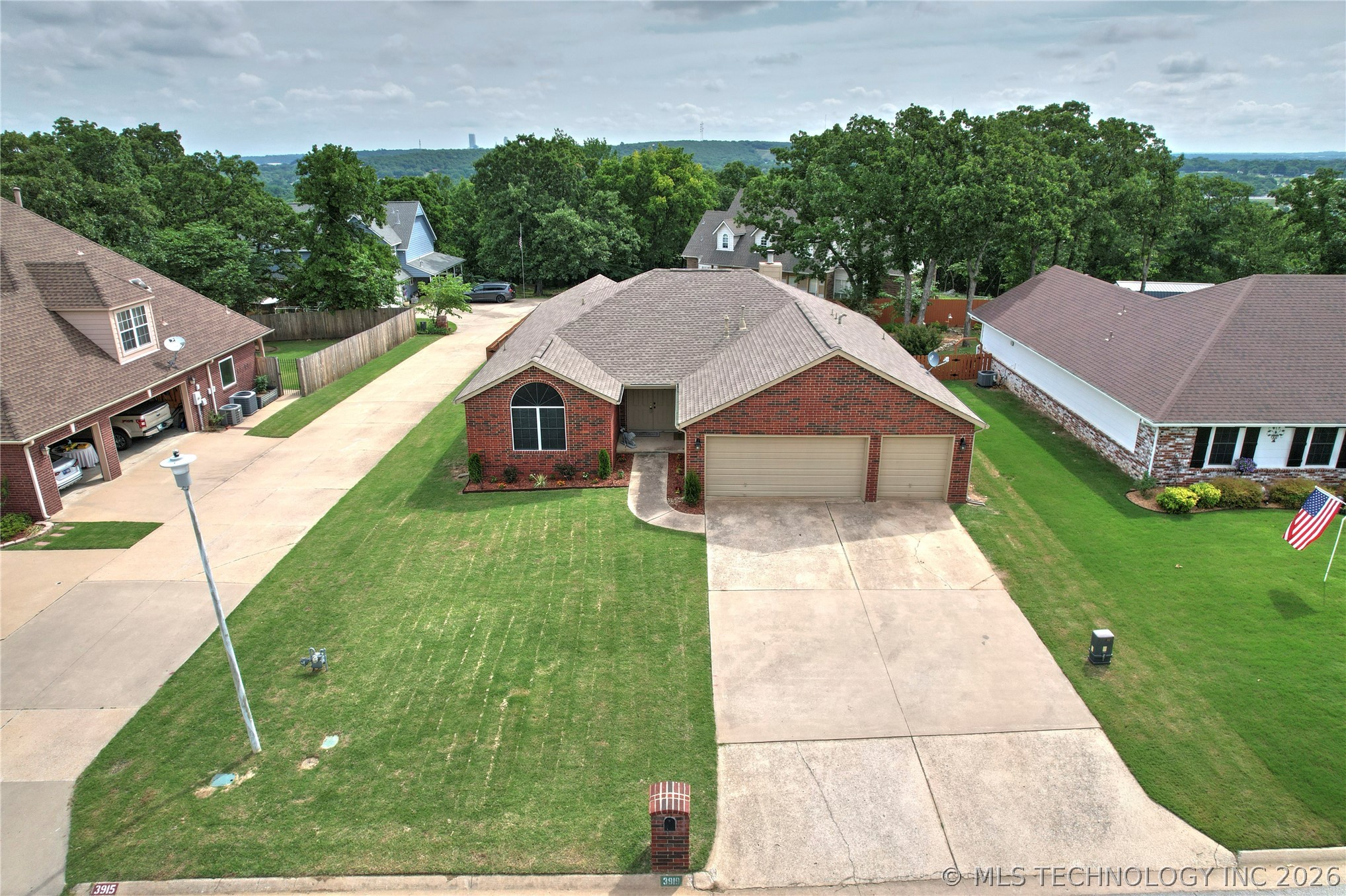 3919 S Rolling Oaks Drive S Tulsa OK 74107