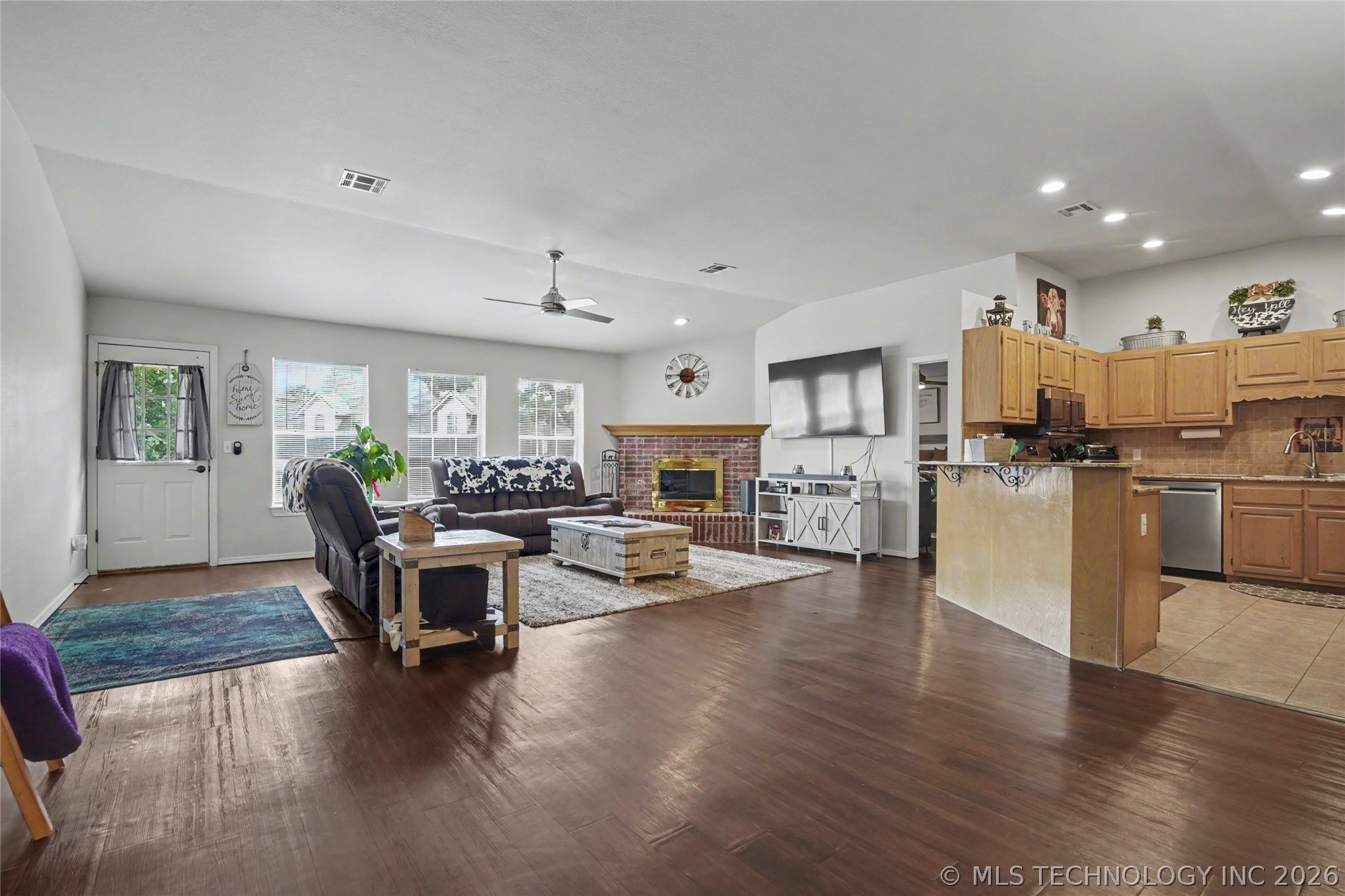 3919 S Rolling Oaks Drive S Tulsa OK 74107