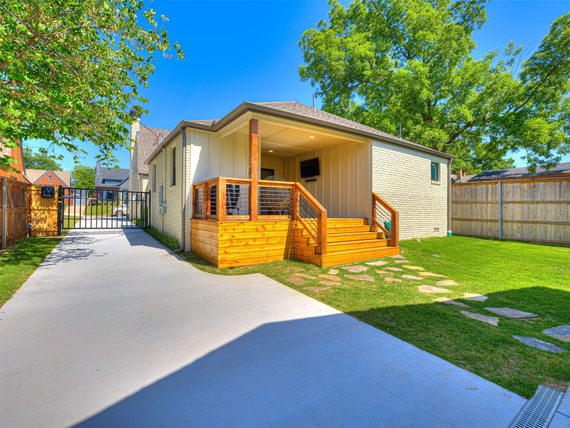 1540 S Columbia Place Tulsa OK 74104