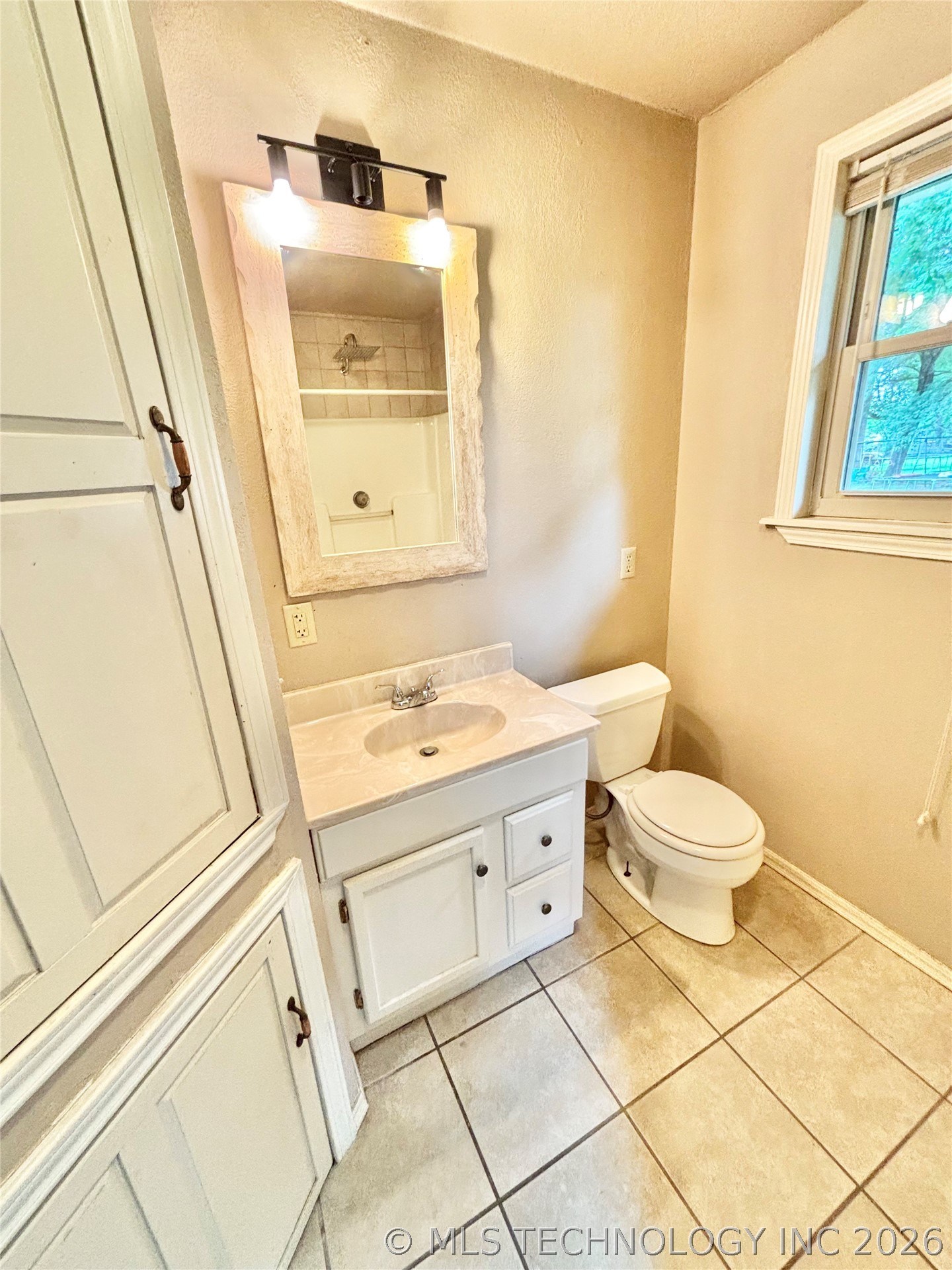106 E Elk Road Whitefield OK 74472