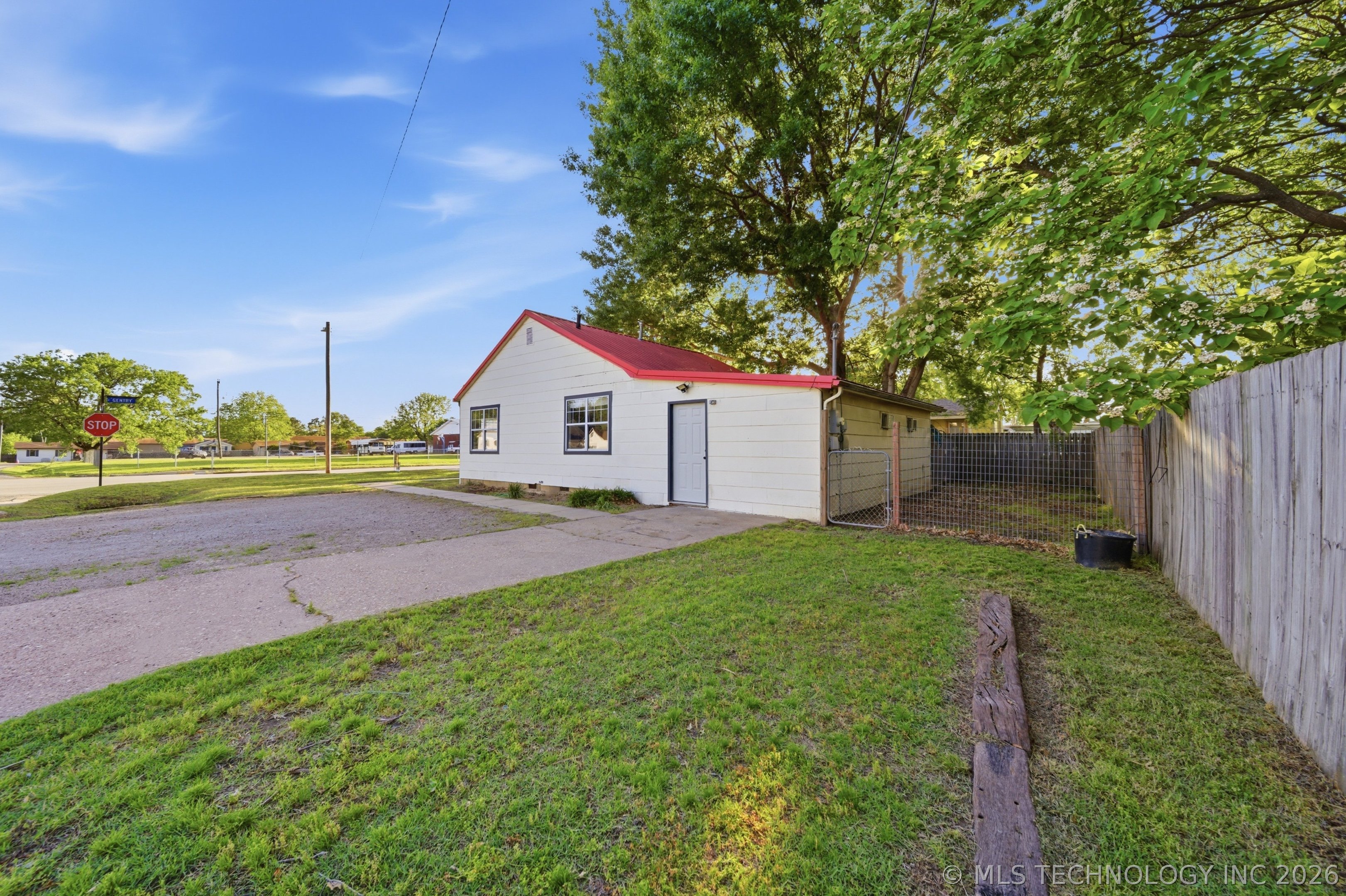 320 E Gentry Avenue Checotah OK 74426