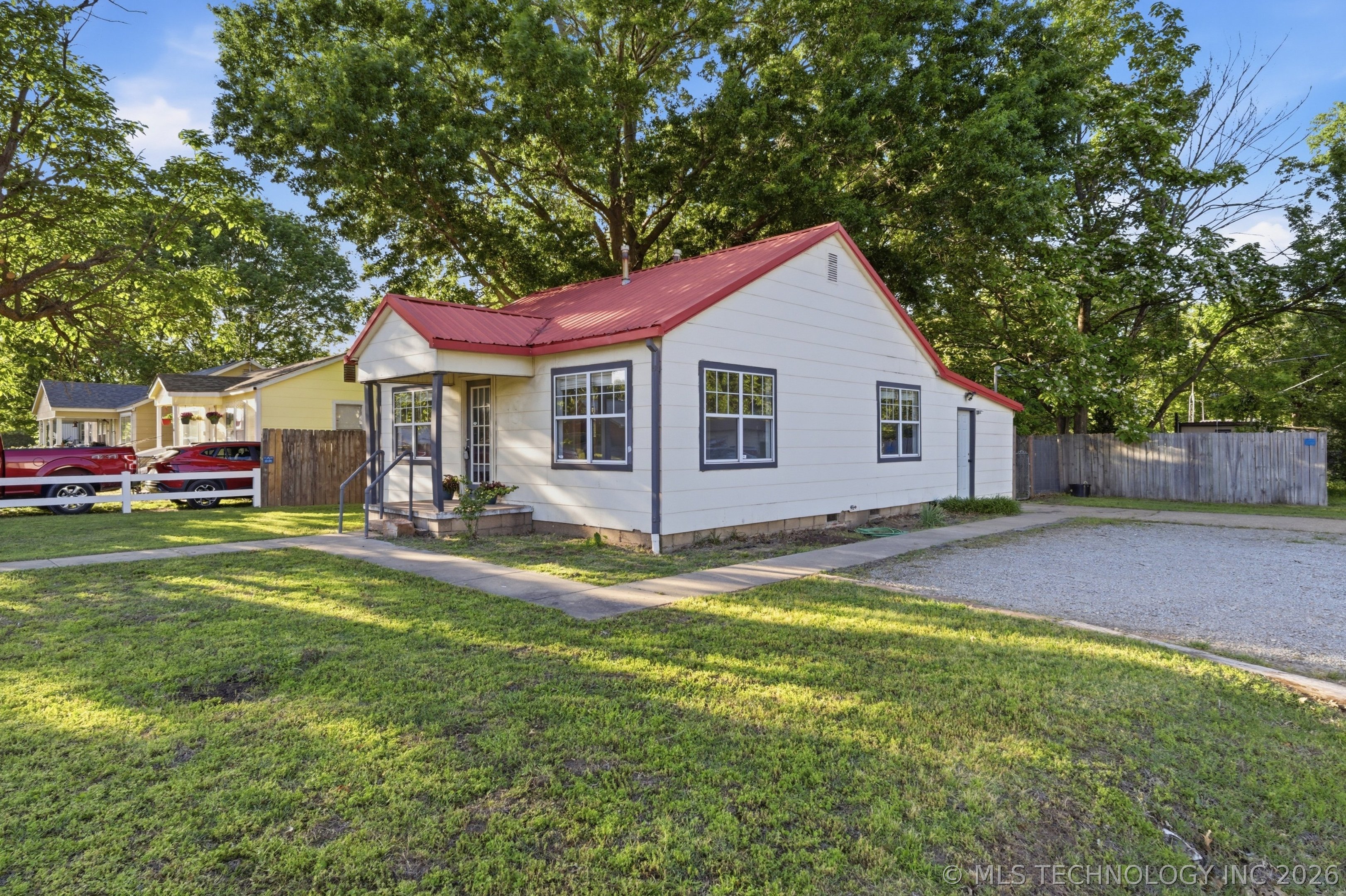 320 E Gentry Avenue Checotah OK 74426