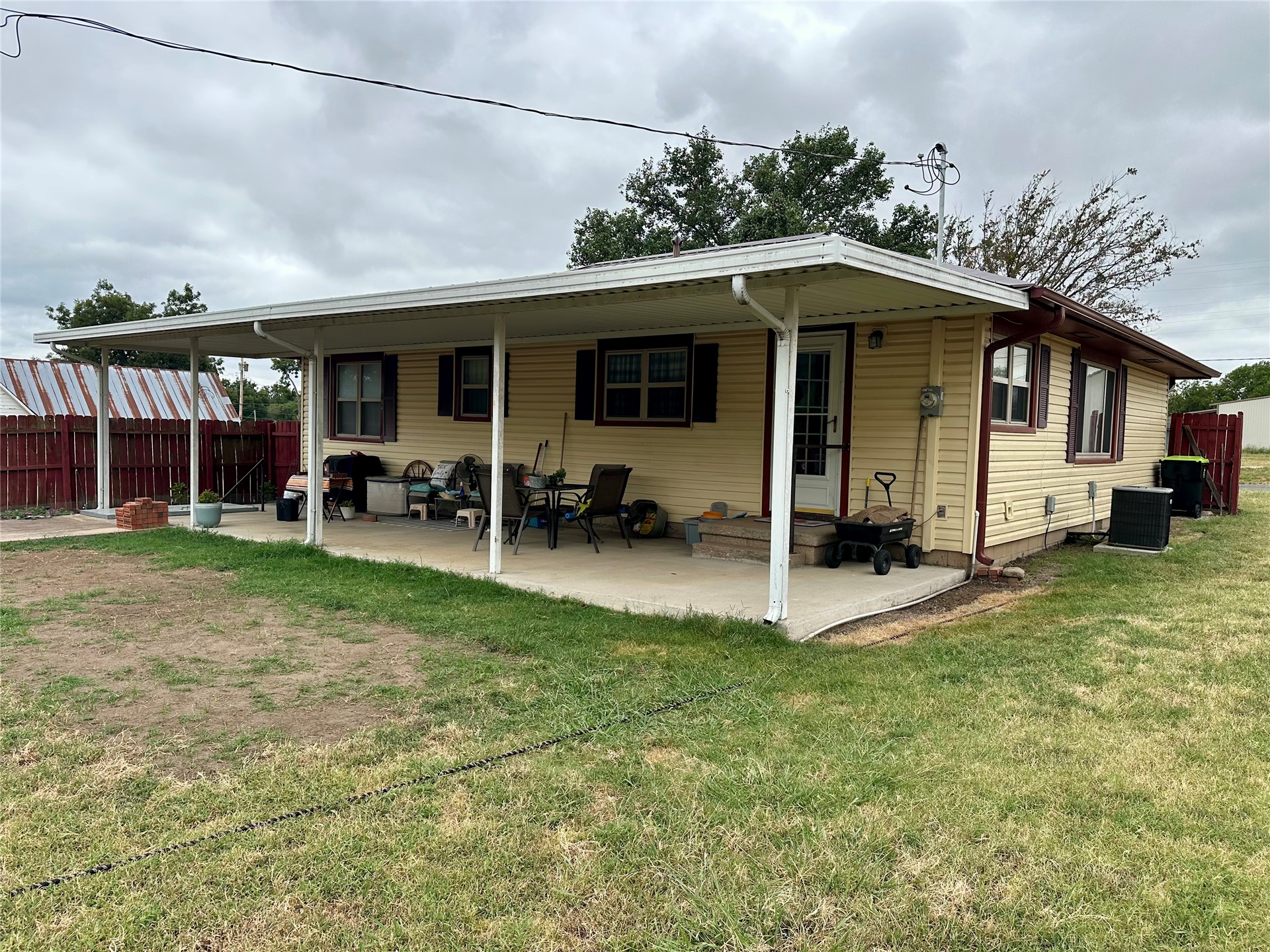 131 S Hyden Avenue Stratford OK 74872