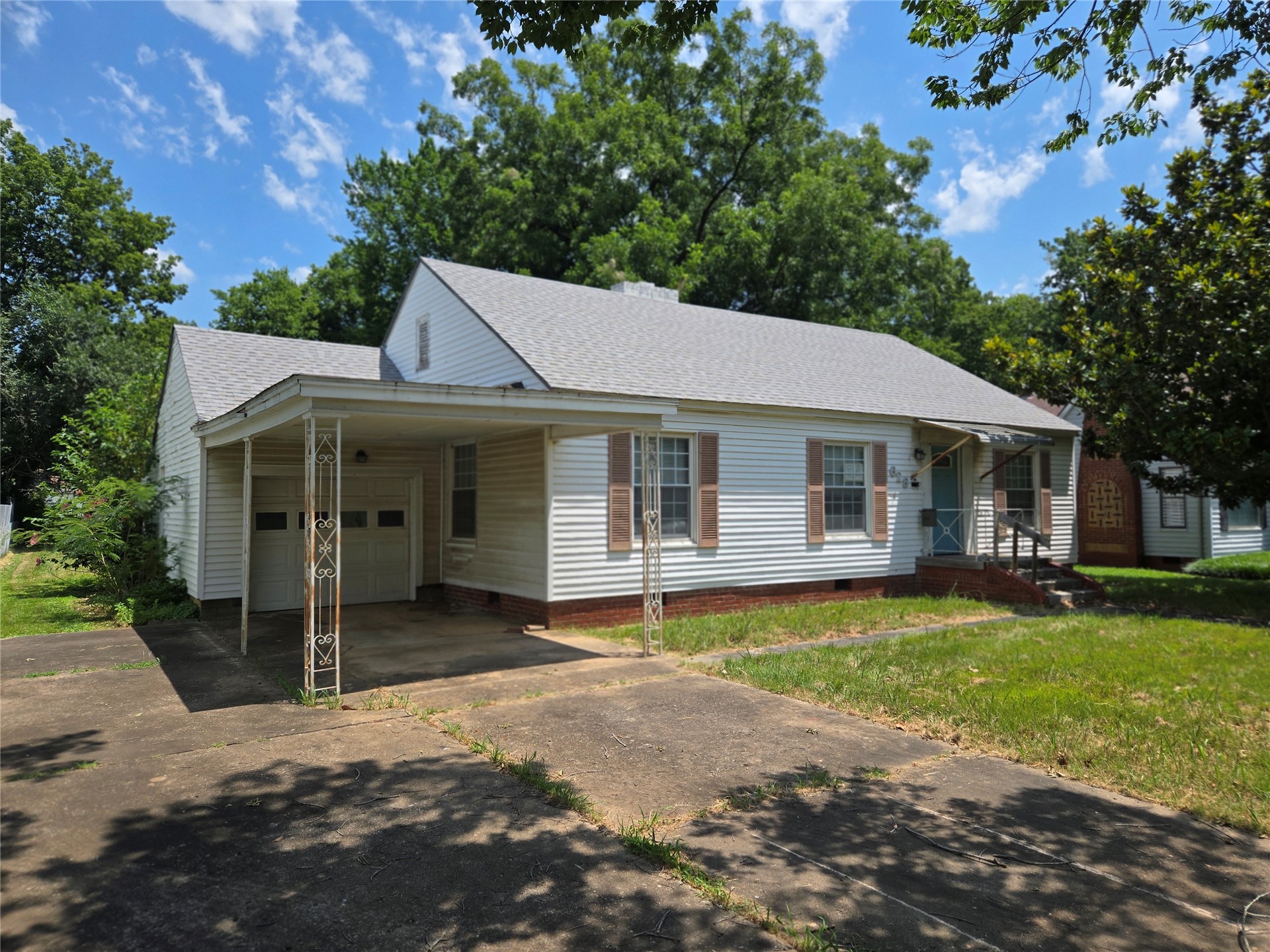 628 W Tahlequah Vinita OK 74301