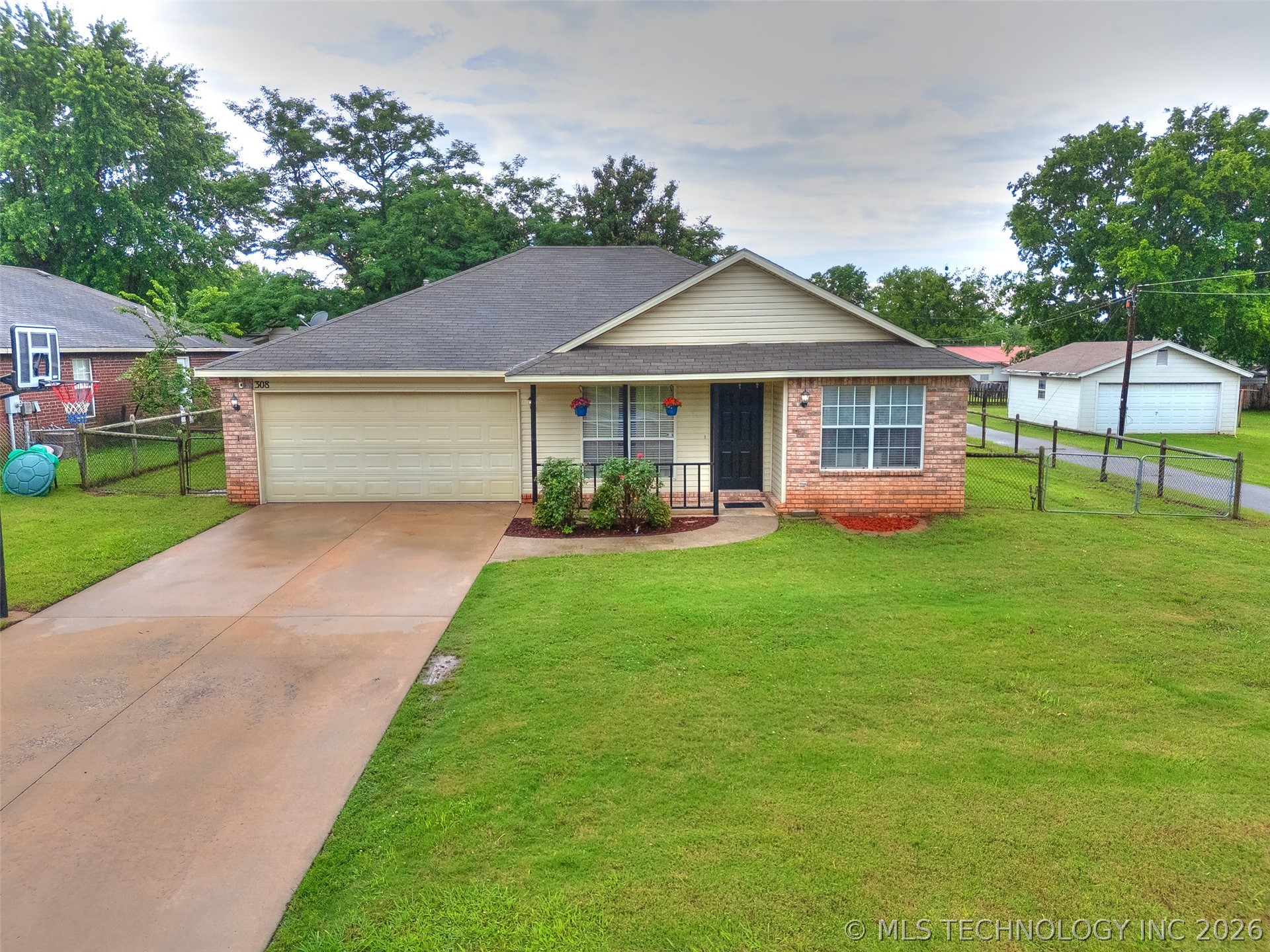 308 N Bristow Avenue Coweta OK 74429
