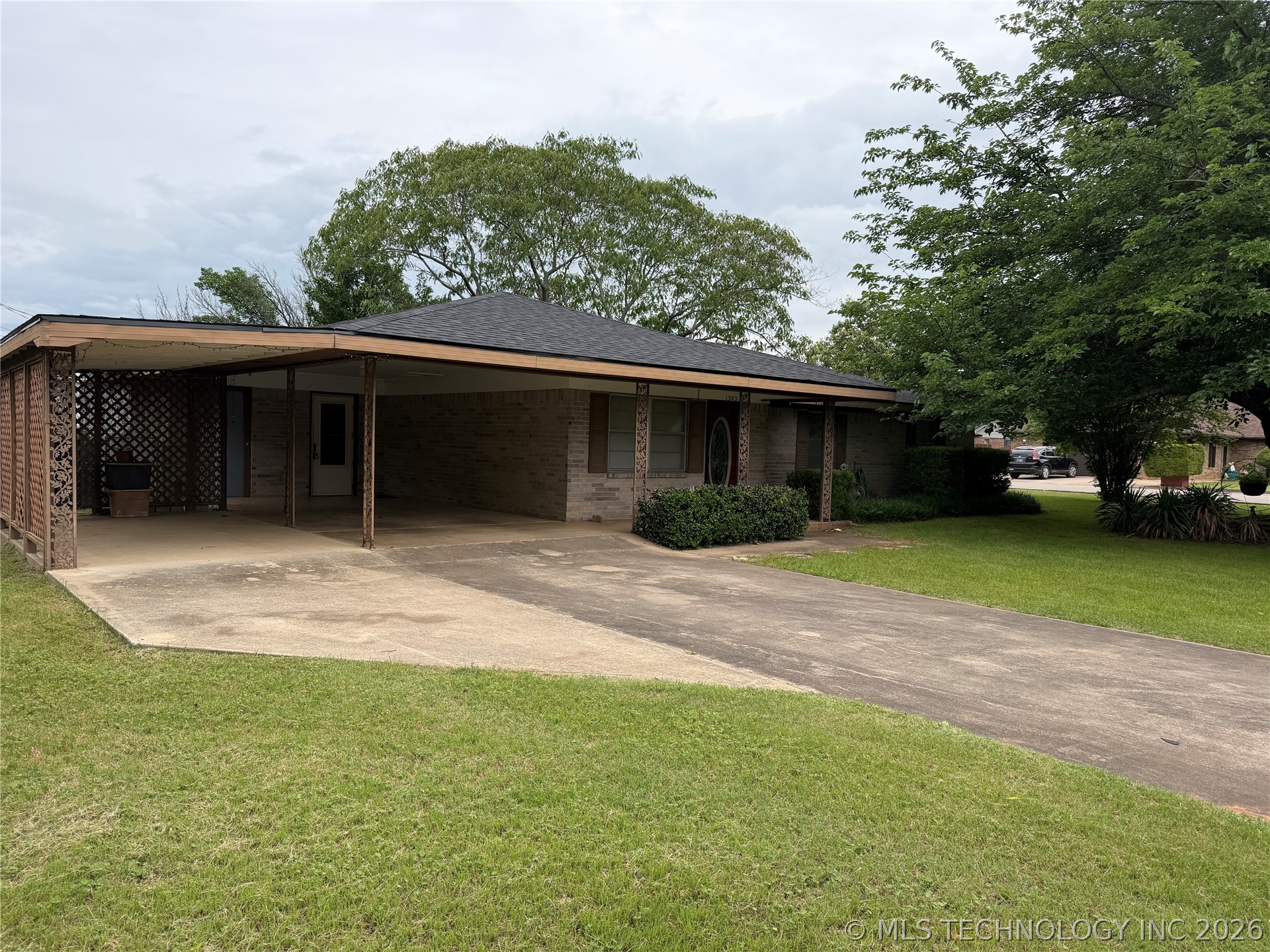 1303 Twin Lakes Madill OK 73446