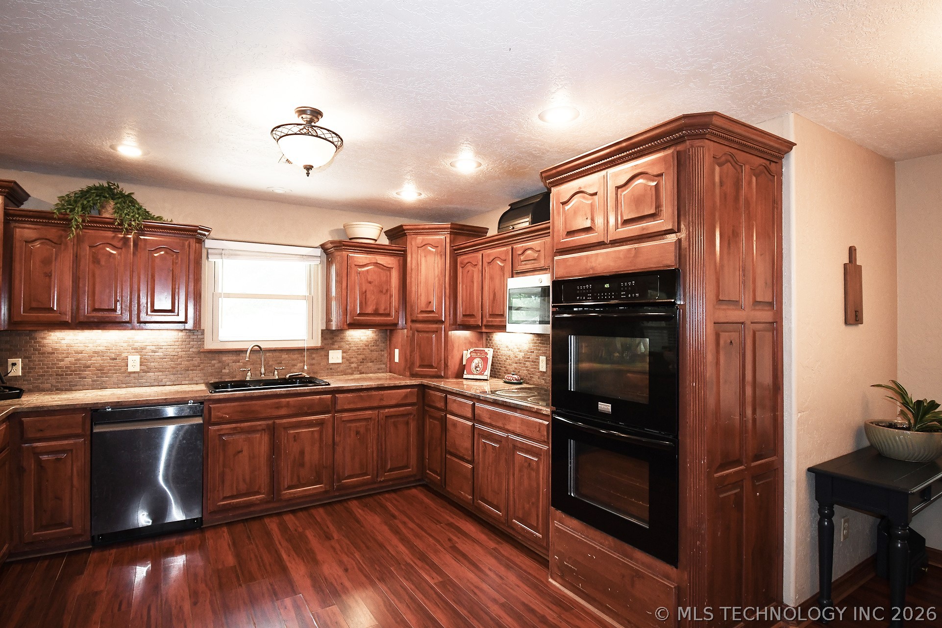 1508 N 3rd Avenue Warner OK 74469