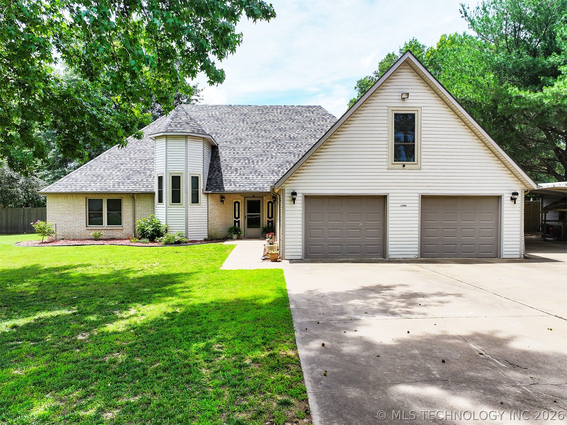 1508 N 3rd Avenue Warner OK 74469