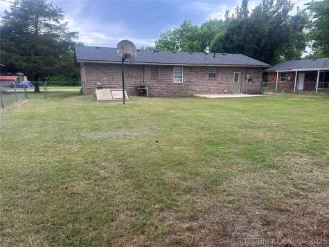 604 S 1st Street Henryetta OK 74437