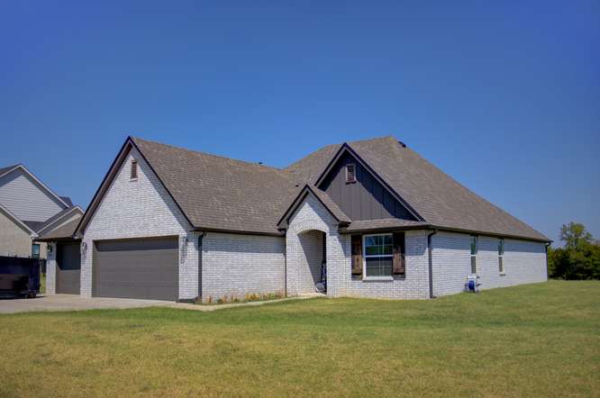 2420 W King Lane Claremore OK 74019