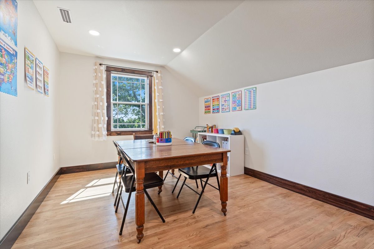 14282 E 530 Road Colcord OK 74338