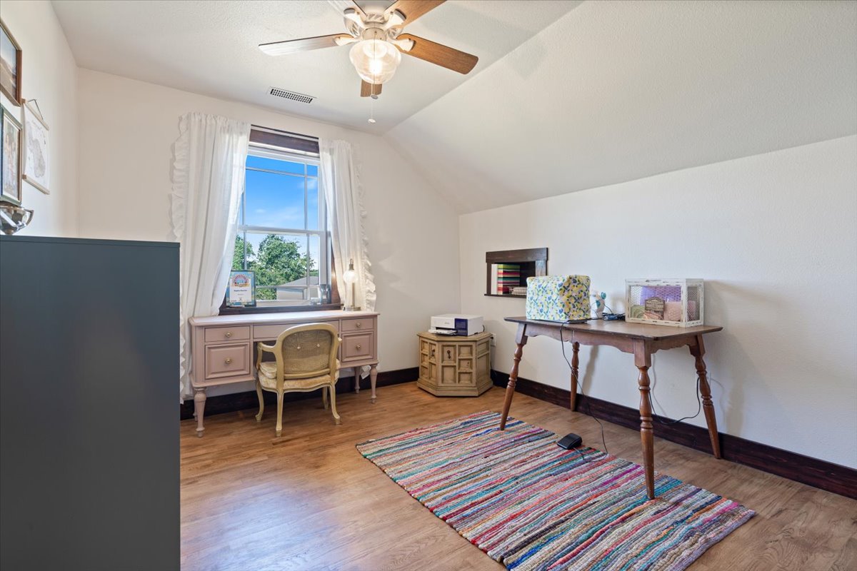14282 E 530 Road Colcord OK 74338