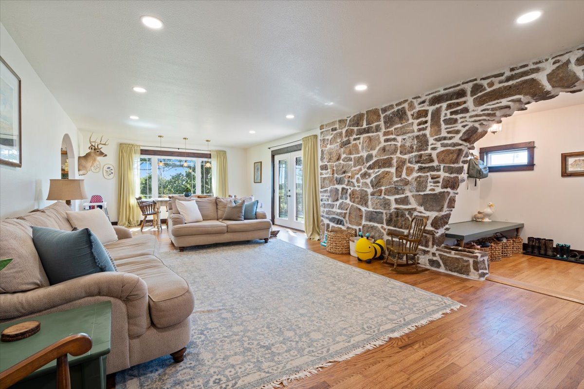 14282 E 530 Road Colcord OK 74338