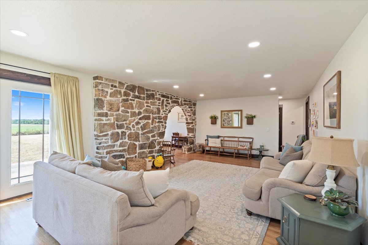 14282 E 530 Road Colcord OK 74338