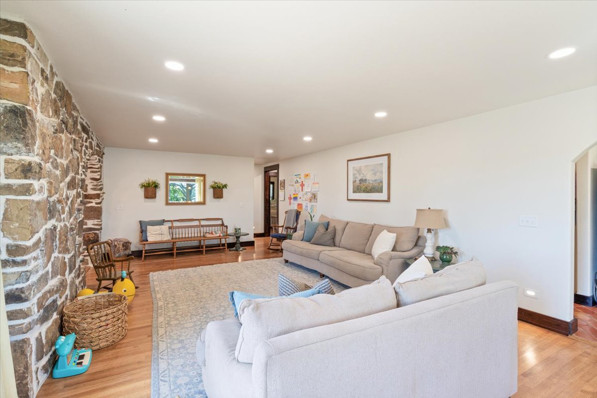 14282 E 530 Road Colcord OK 74338