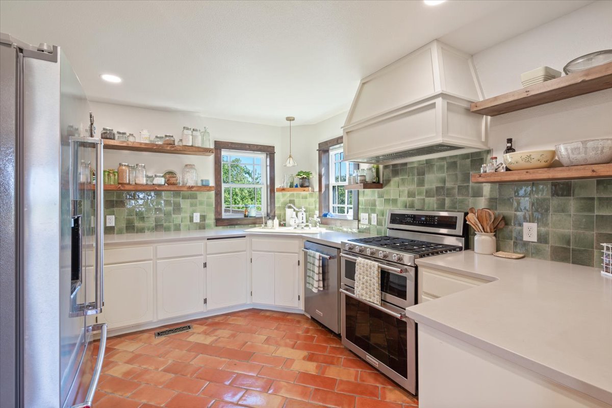 14282 E 530 Road Colcord OK 74338