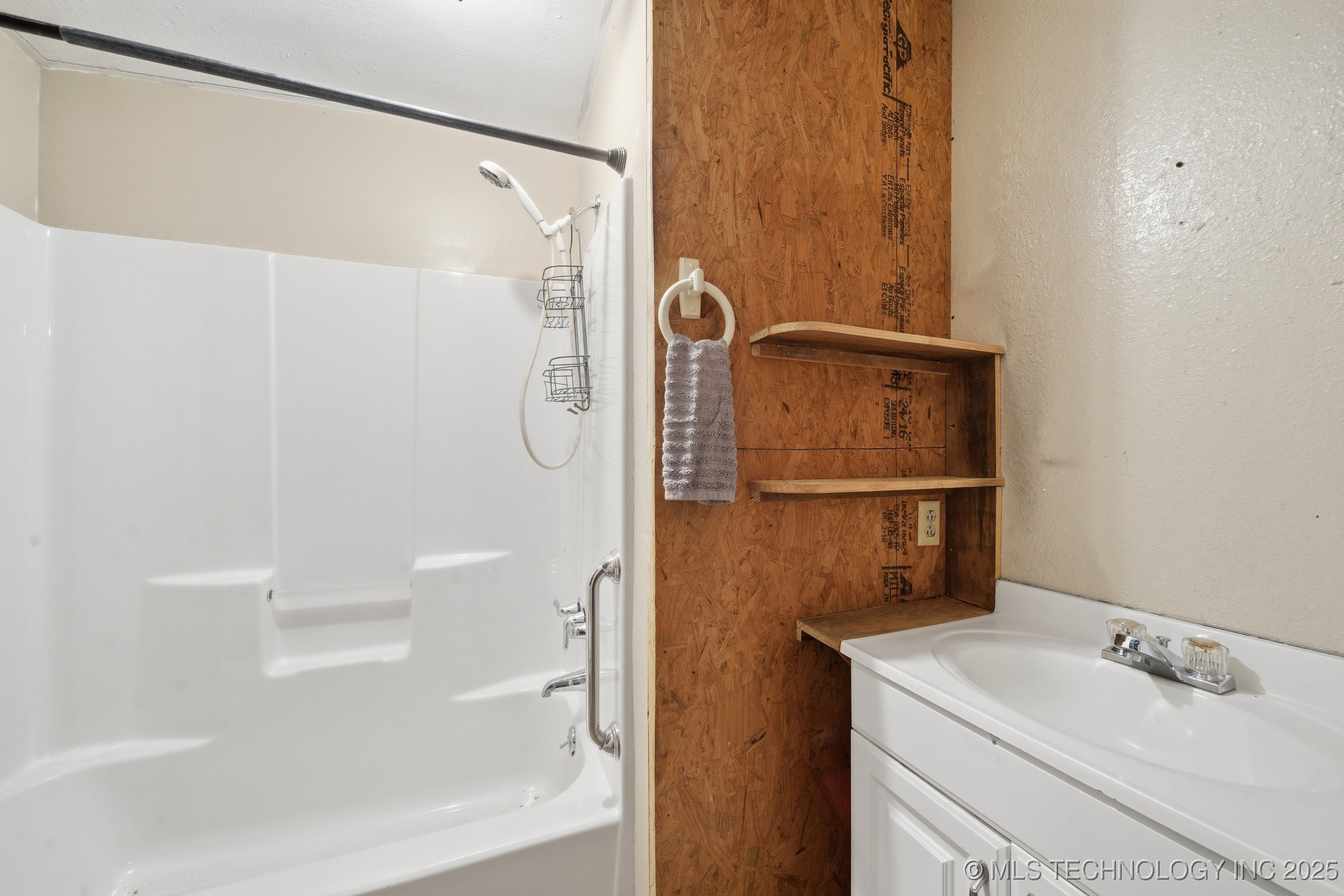 133 SW 650 Road Chouteau OK 74337